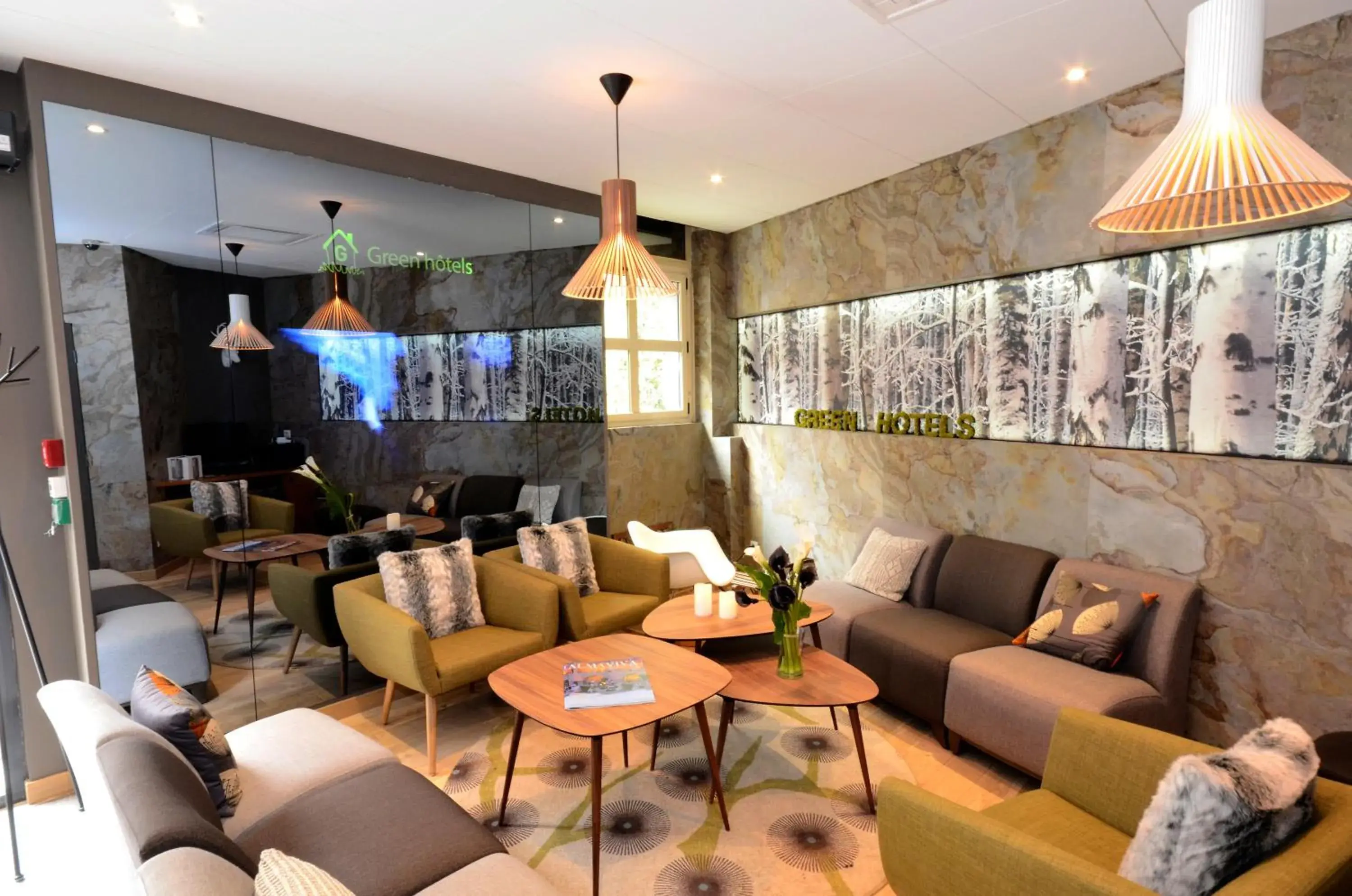 Communal lounge/ TV room, Lounge/Bar in Green hotels Confort Paris 13