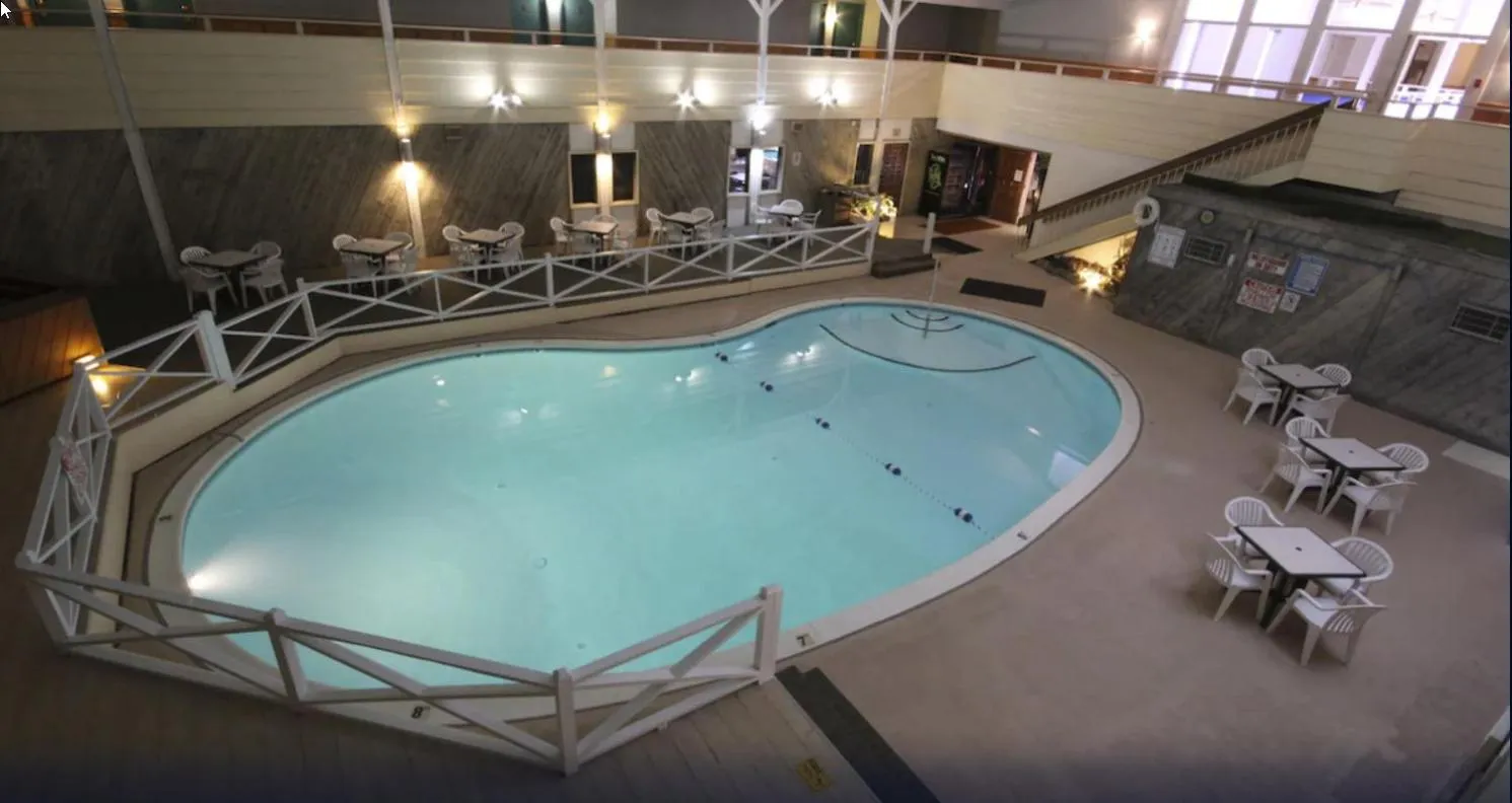 Swimming Pool in YellowstonePark Inn&Suites
