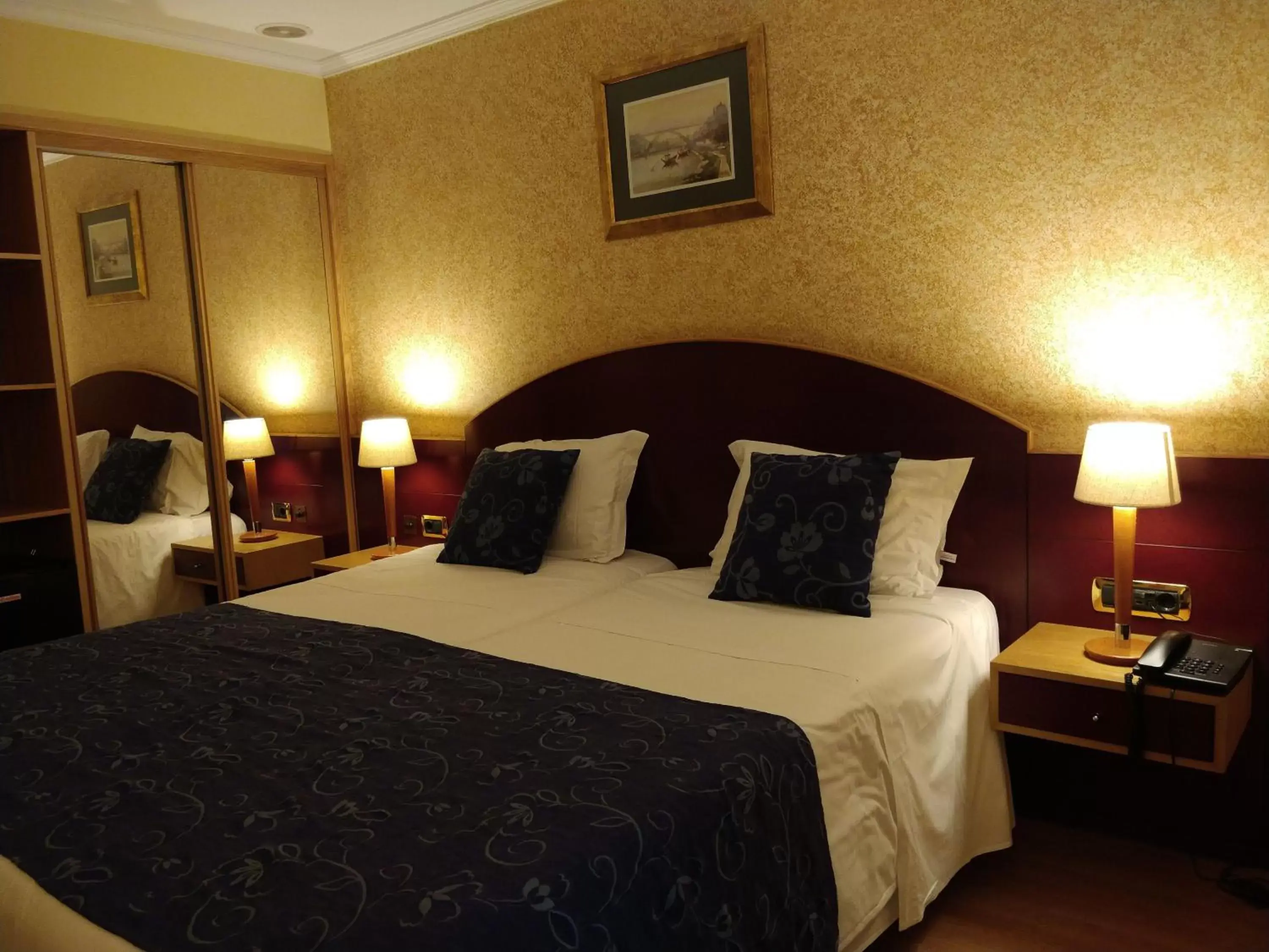 Photo of the whole room, Bed in Hotel Internacional Porto