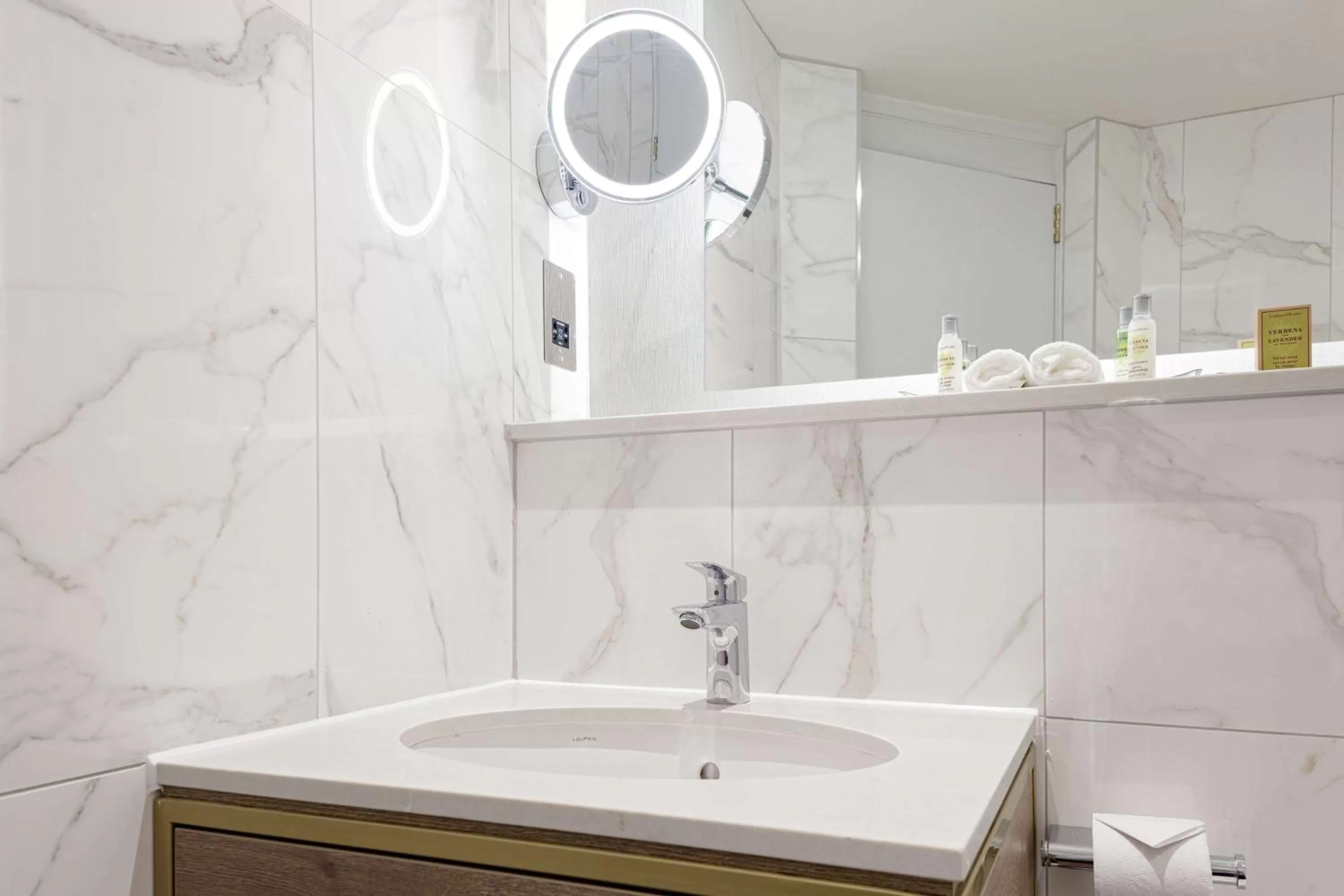 Bathroom in DoubleTree by Hilton Stoke-on-Trent, United Kingdom