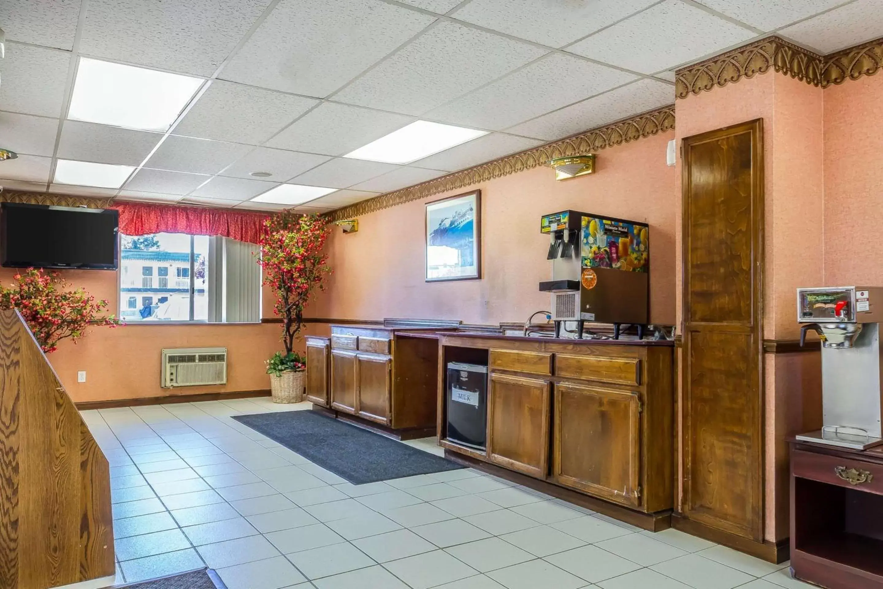 Lobby or reception, Lobby/Reception in Rodeway Inn - Rohnert Park