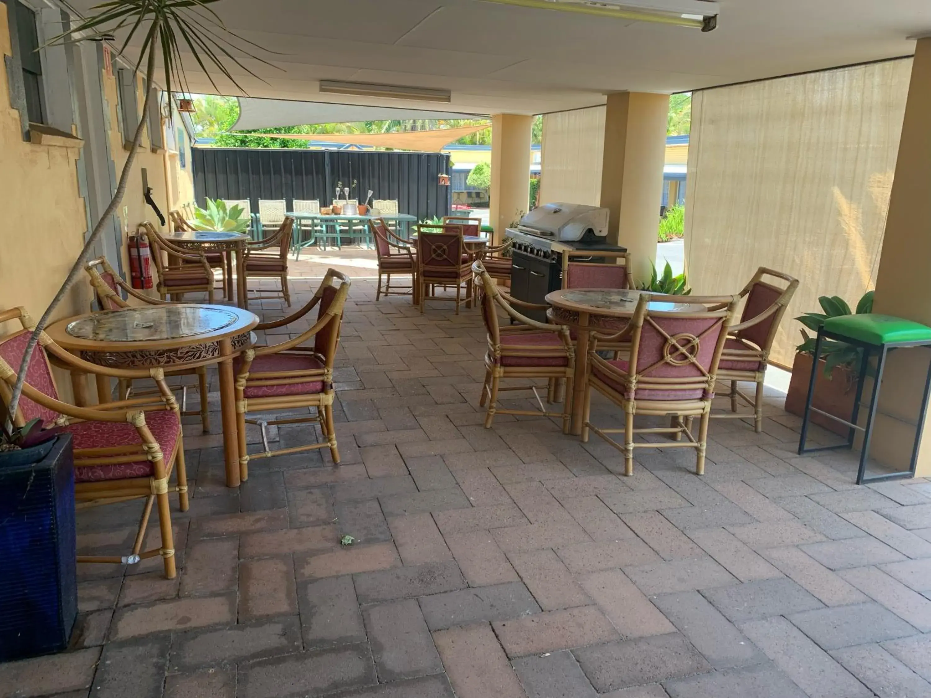 BBQ facilities, Restaurant/Places to Eat in Arkana Motel