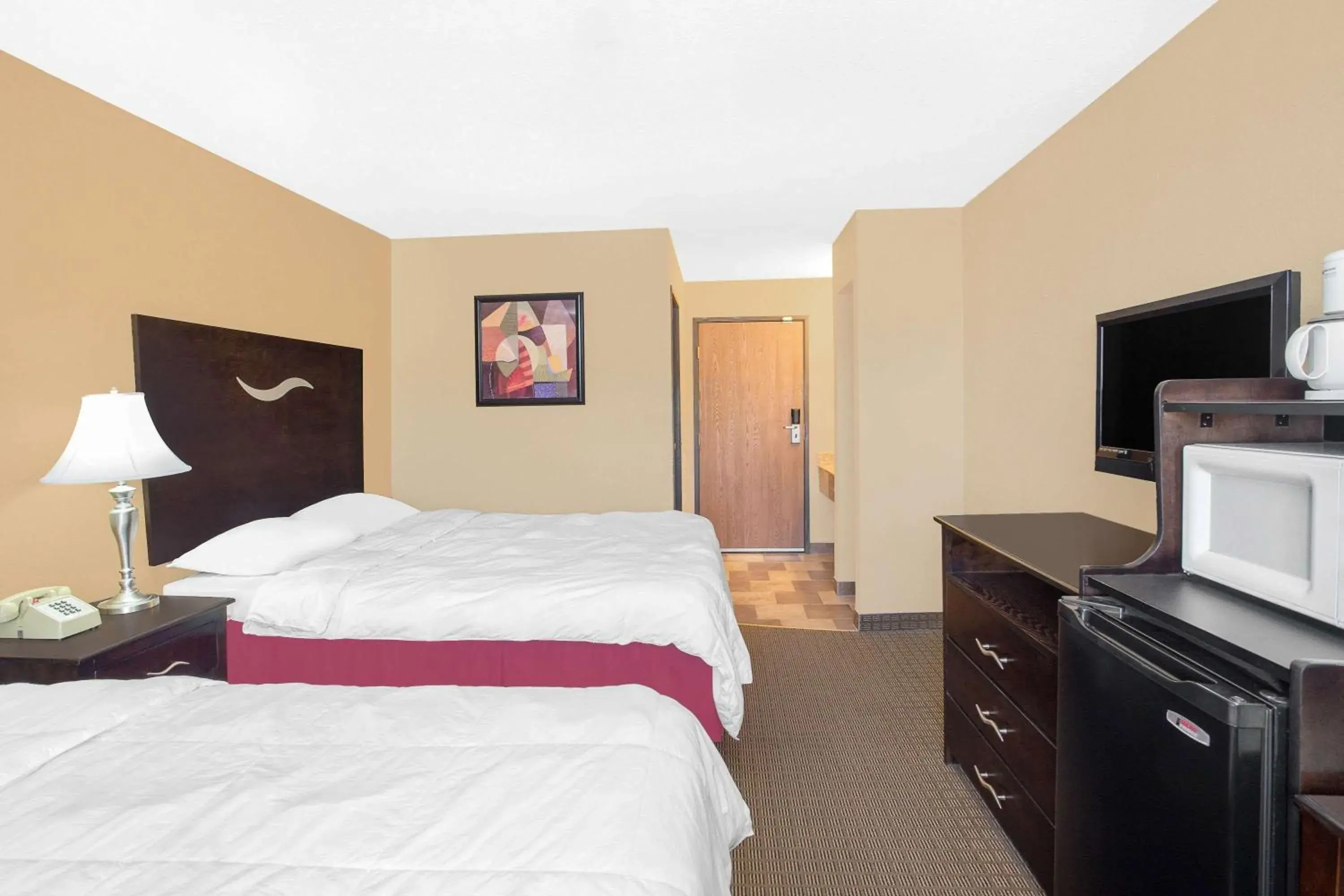 Photo of the whole room, Bed in Super 8 by Wyndham Sheboygan WI