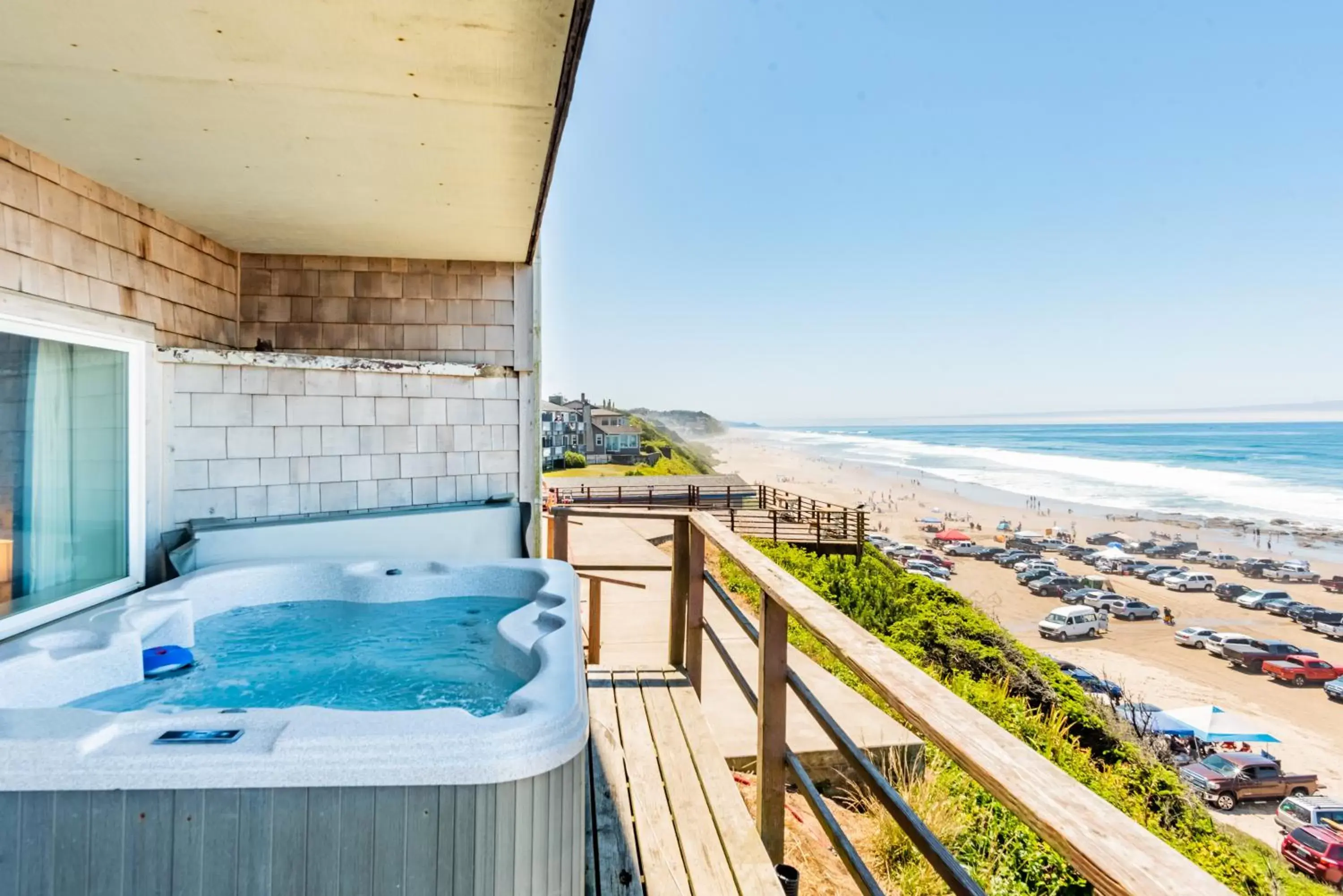 Hot Tub in Seagull Beachfront Inn