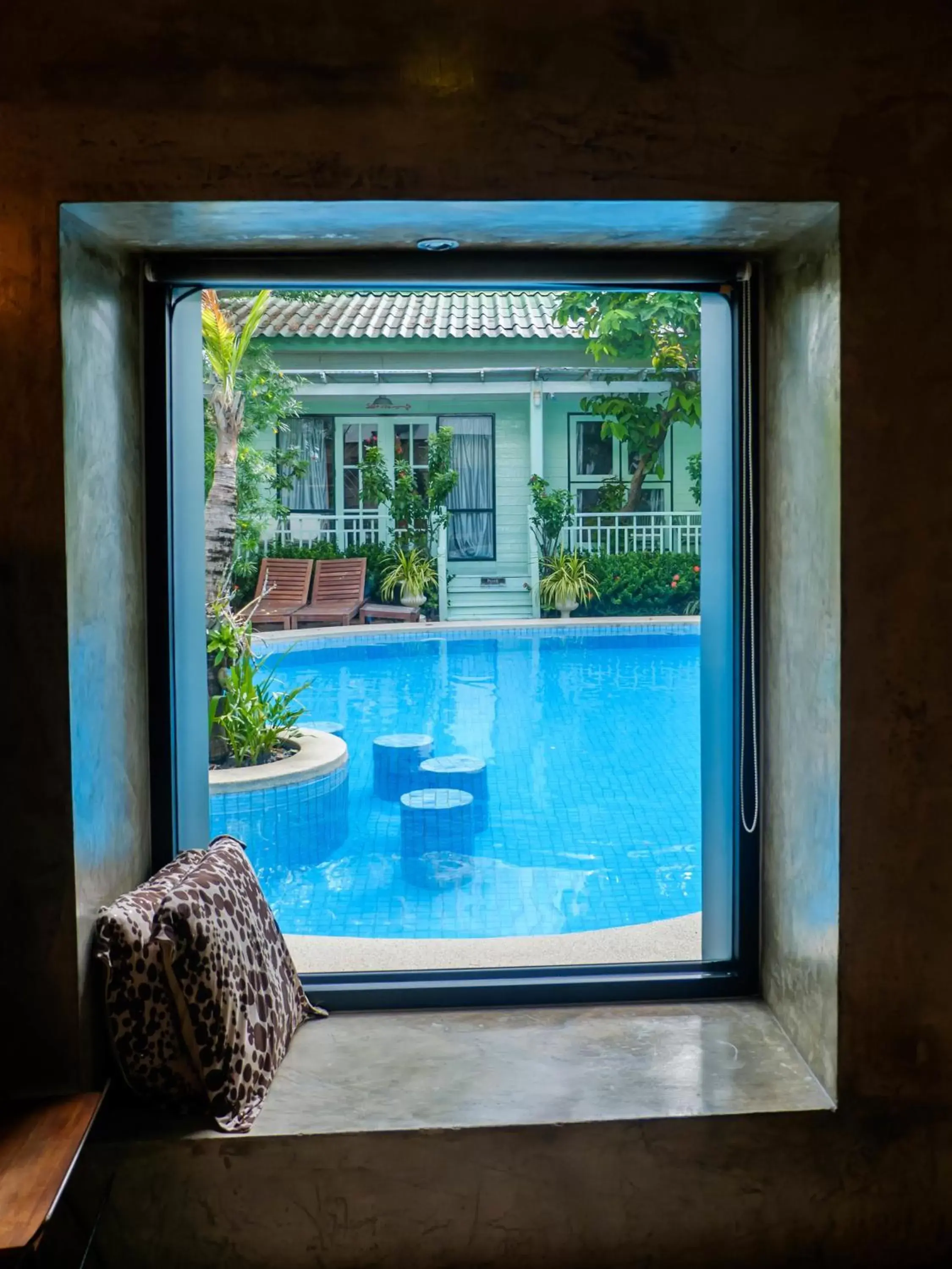 Decorative detail, Swimming Pool in Green Gallery Beach Boutique Hotel