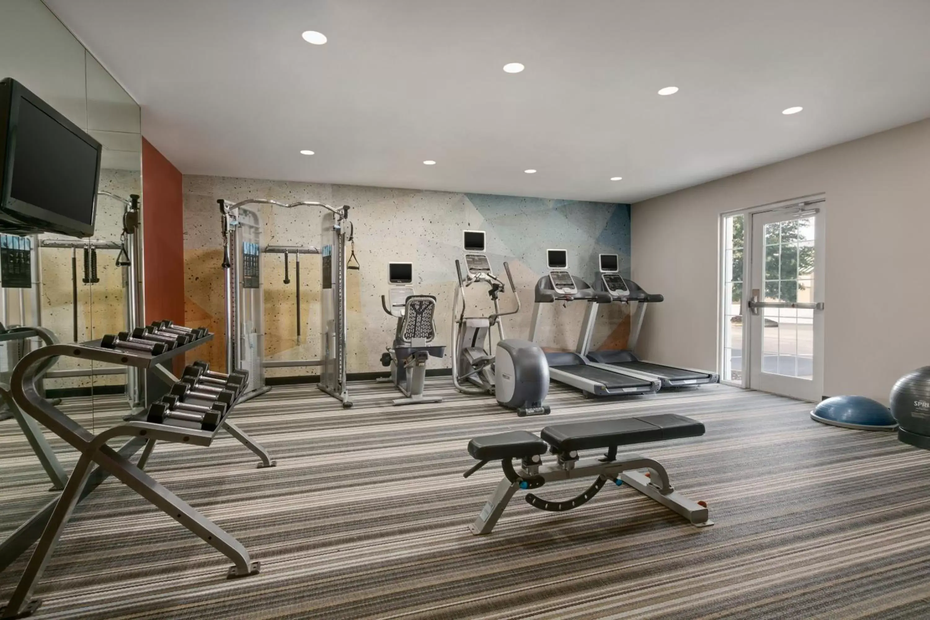 Spa and wellness centre/facilities, Fitness Center/Facilities in Candlewood Suites Fayetteville Fort Bragg, an IHG Hotel