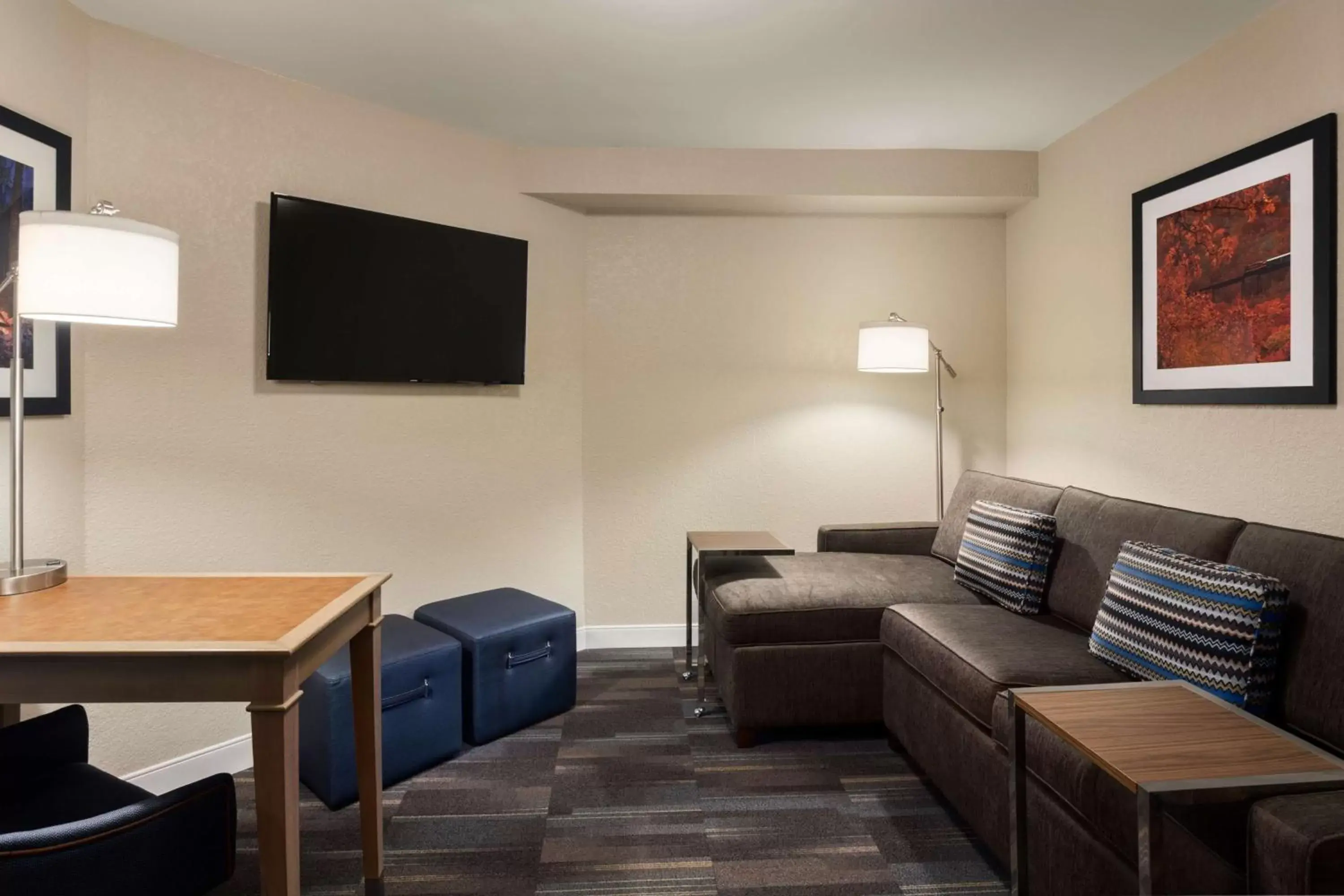 Bedroom, Seating Area in Hampton Inn by Hilton Fort Smith
