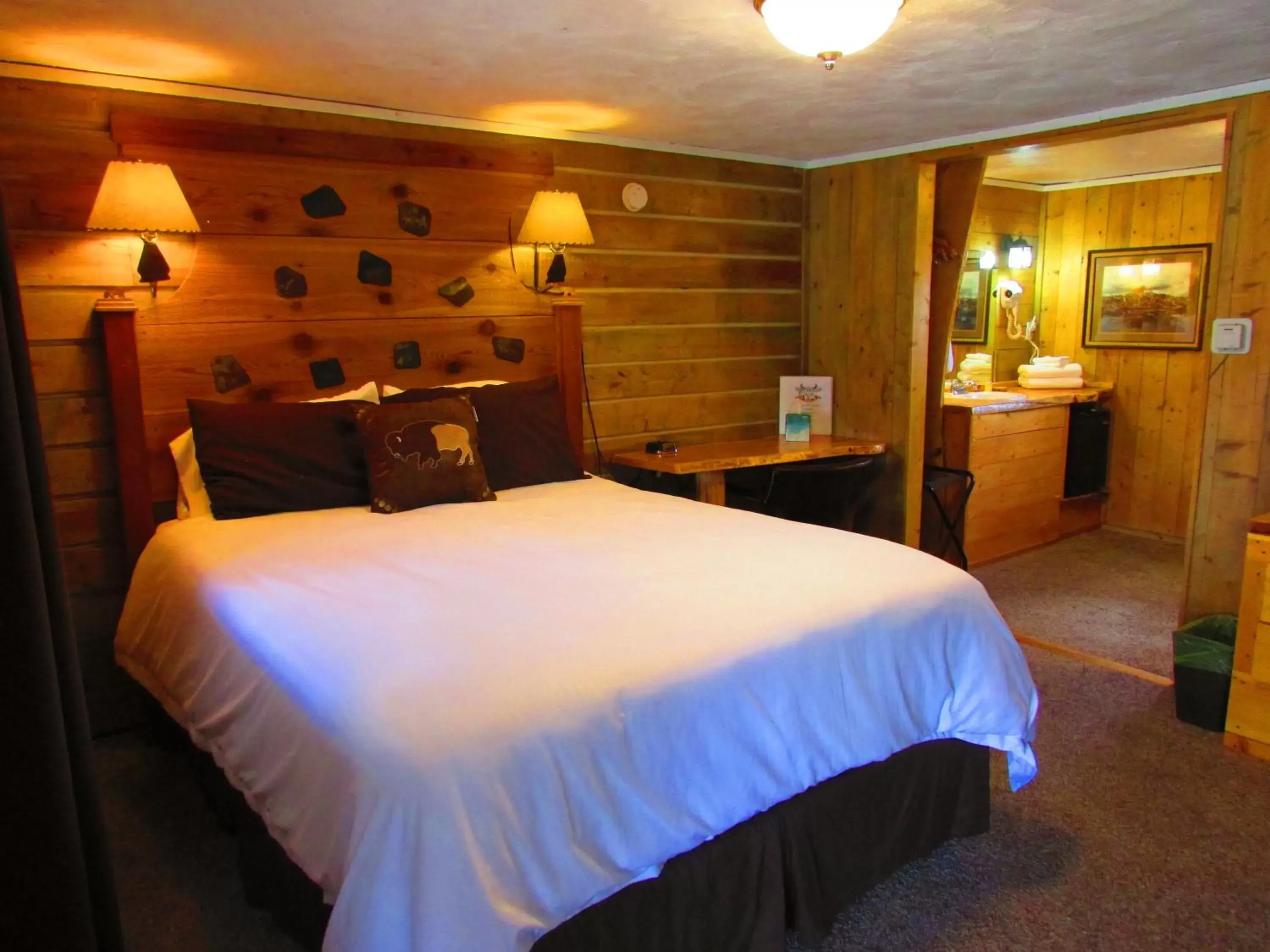 Bed in Chinook Winds Lodge