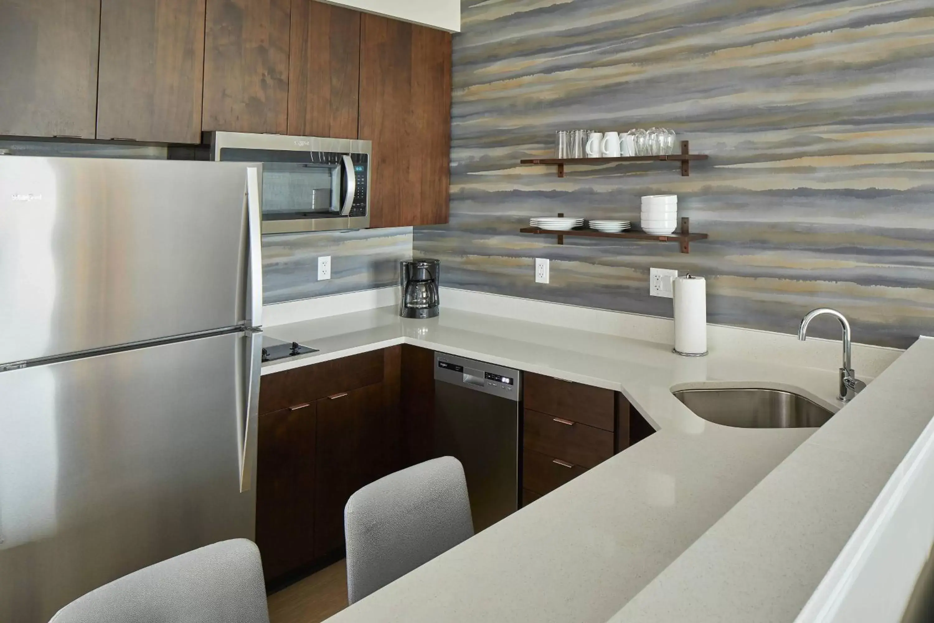 Bedroom, Kitchen/Kitchenette in Residence Inn by Marriott Albany Airport