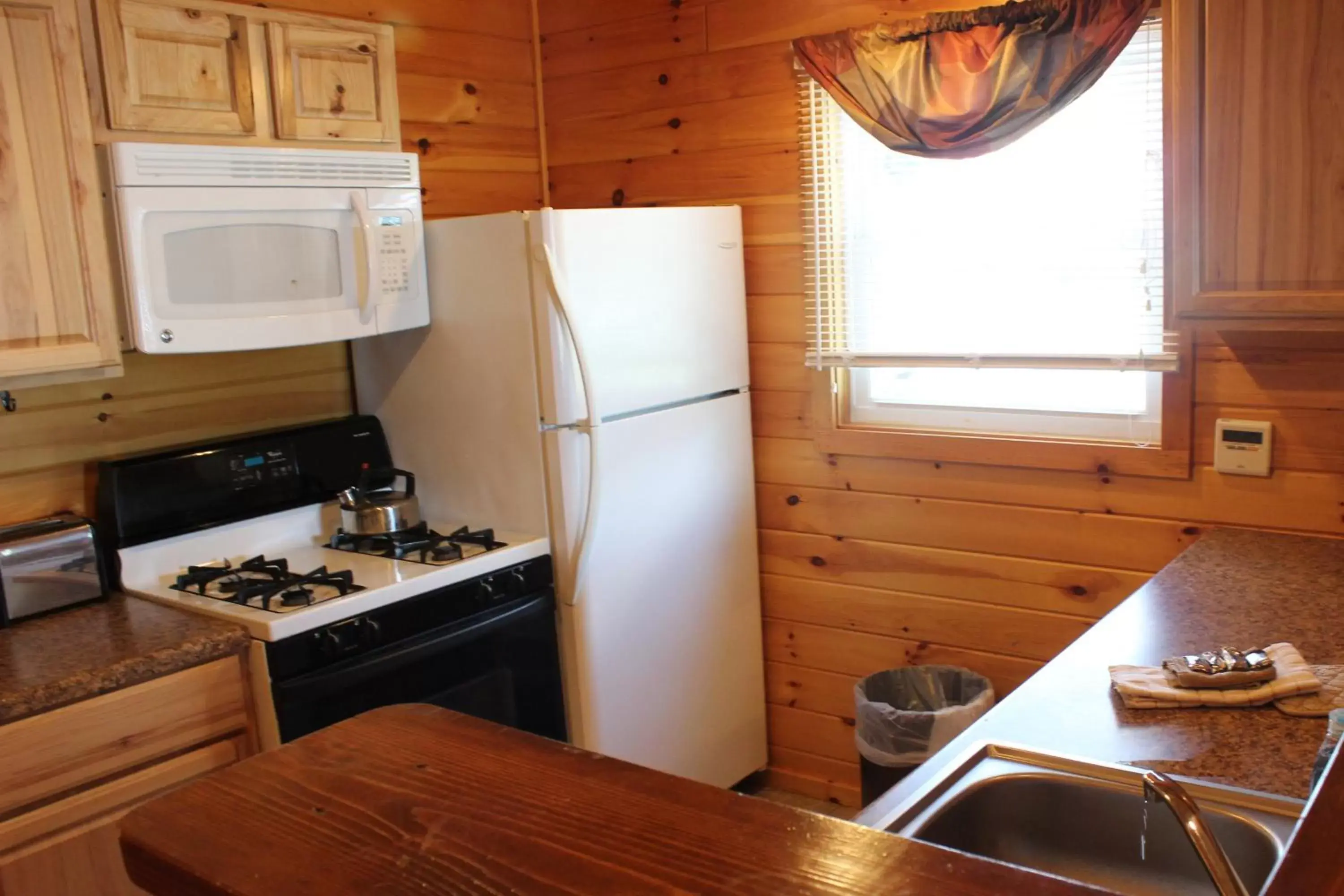 Kitchen or kitchenette, Kitchen/Kitchenette in Blue Lagoon Resort