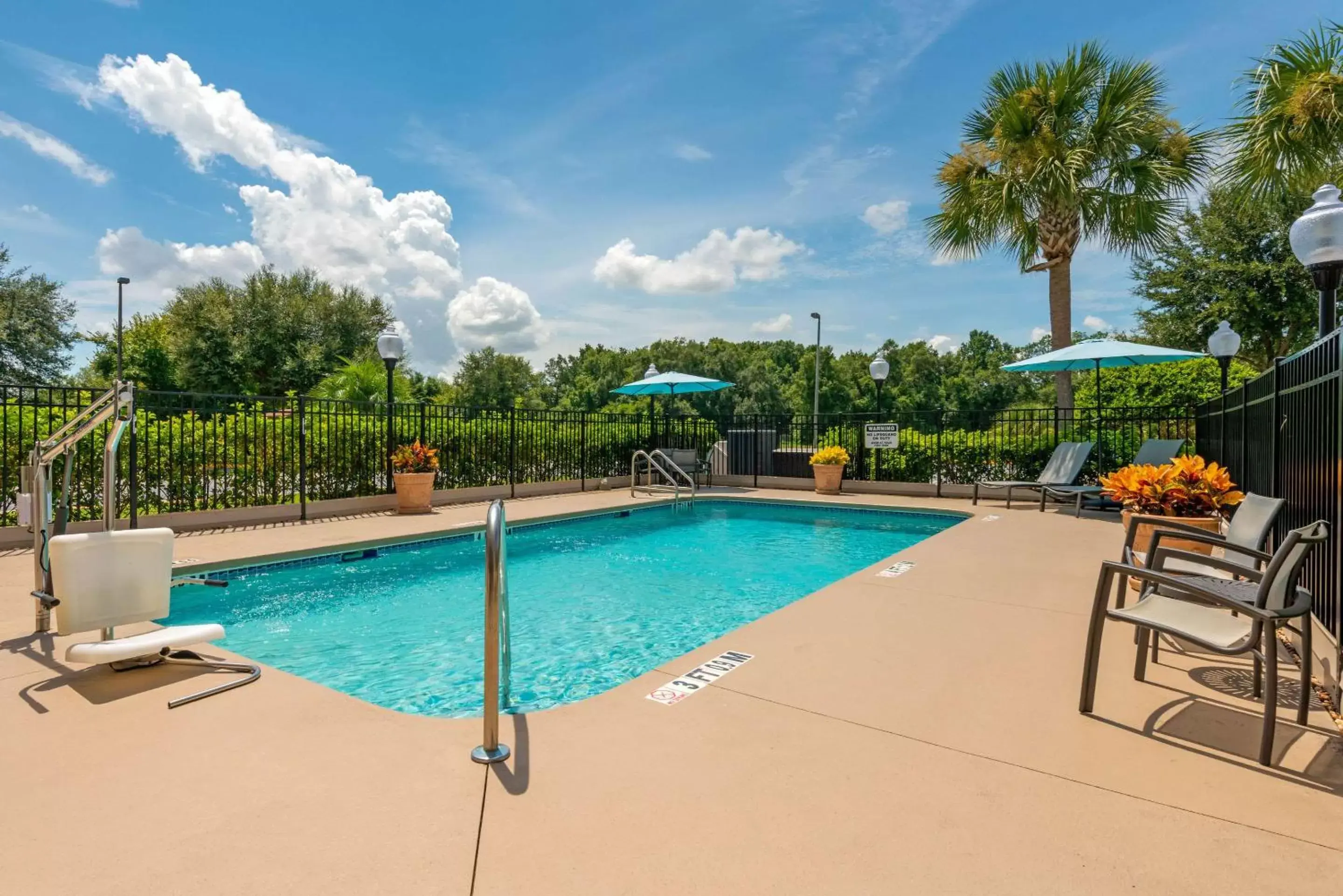 Activities, Swimming Pool in Comfort Inn & Suites Wildwood – The Villages