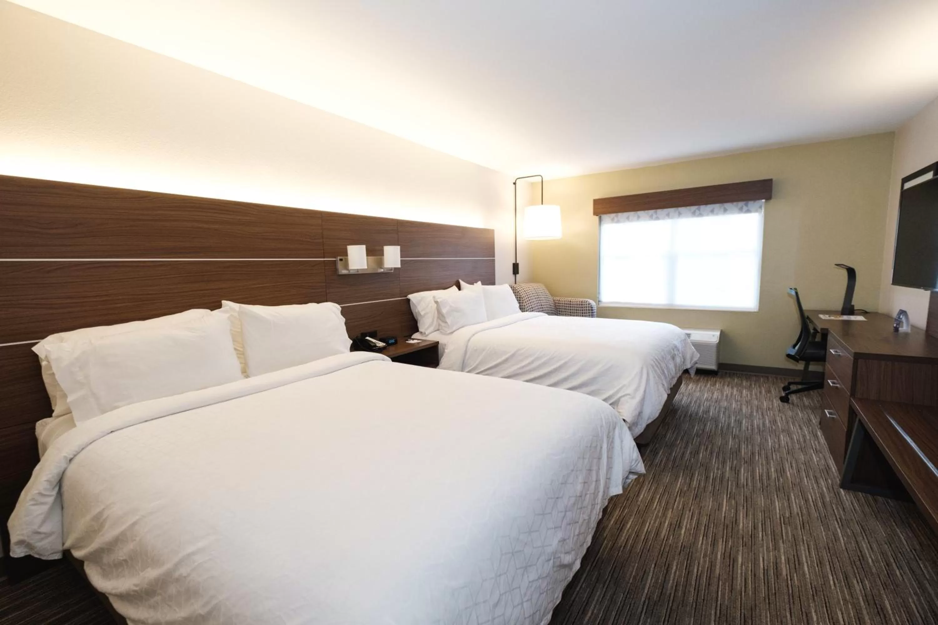 Photo of the whole room, Bed in Holiday Inn Express Atlanta - Northeast I-85 - Clairmont Road by IHG