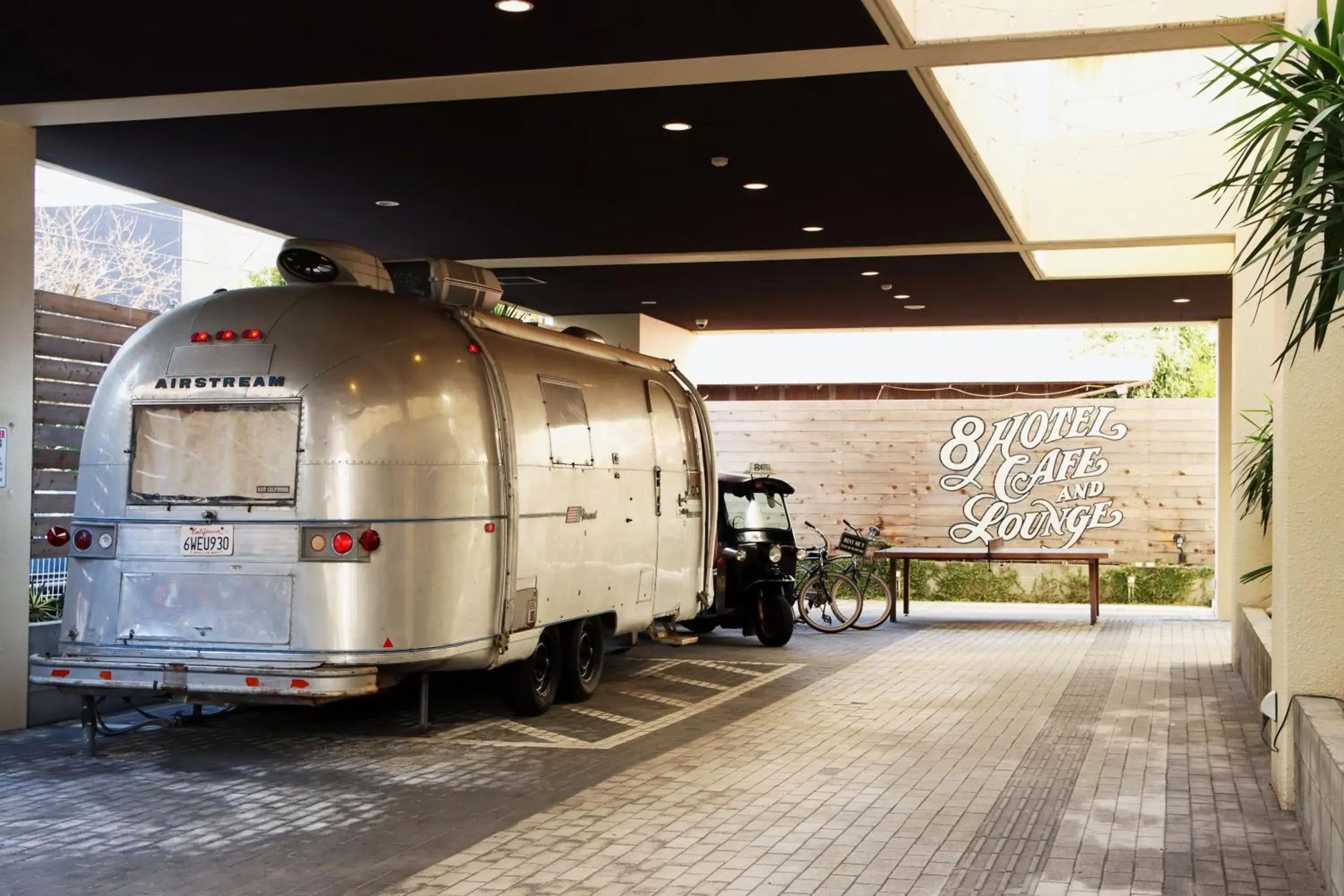 Facade/entrance in 8hotel Facade/entrance in 8hotel