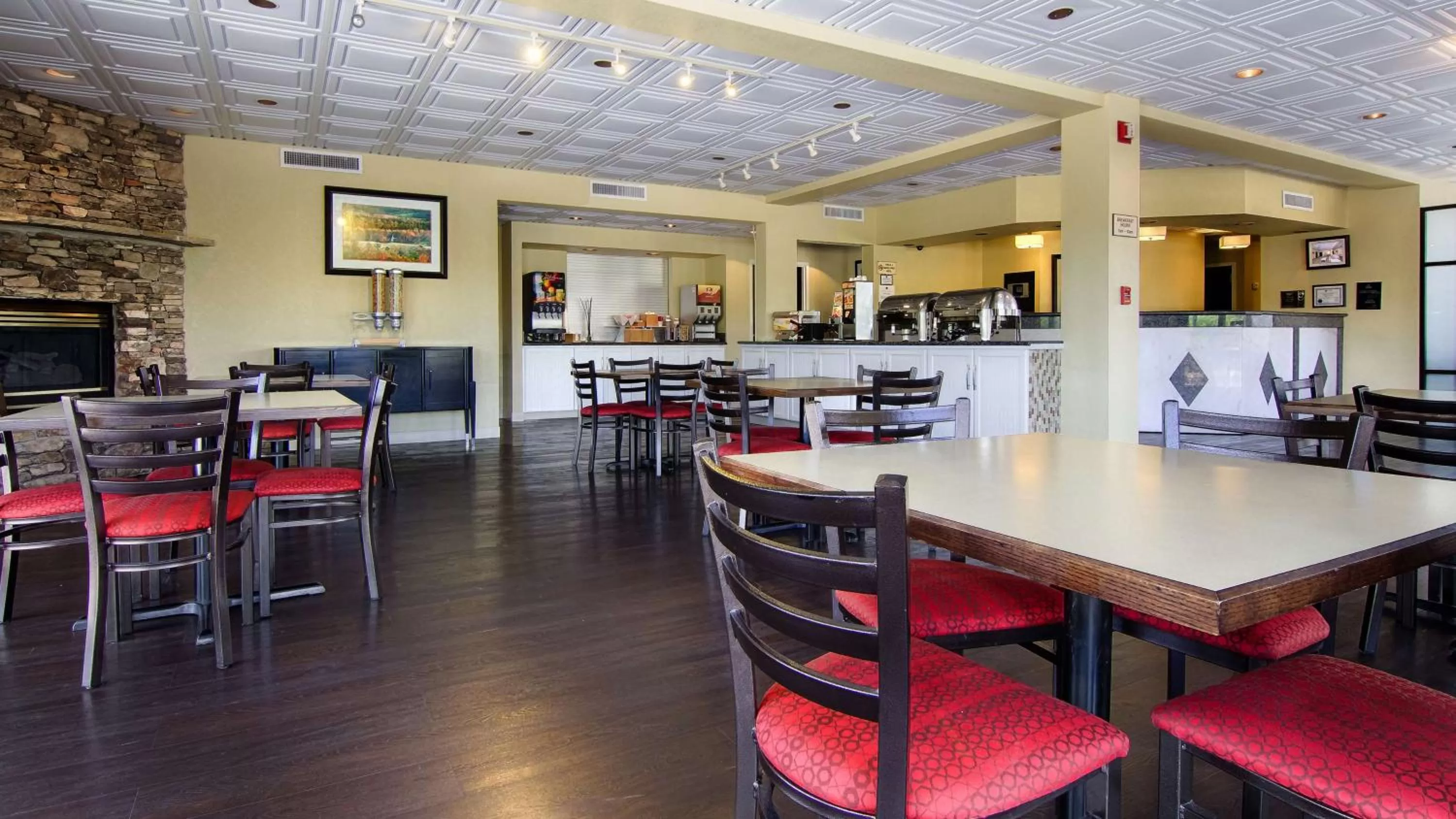 Breakfast in Best Western Cades Cove Inn