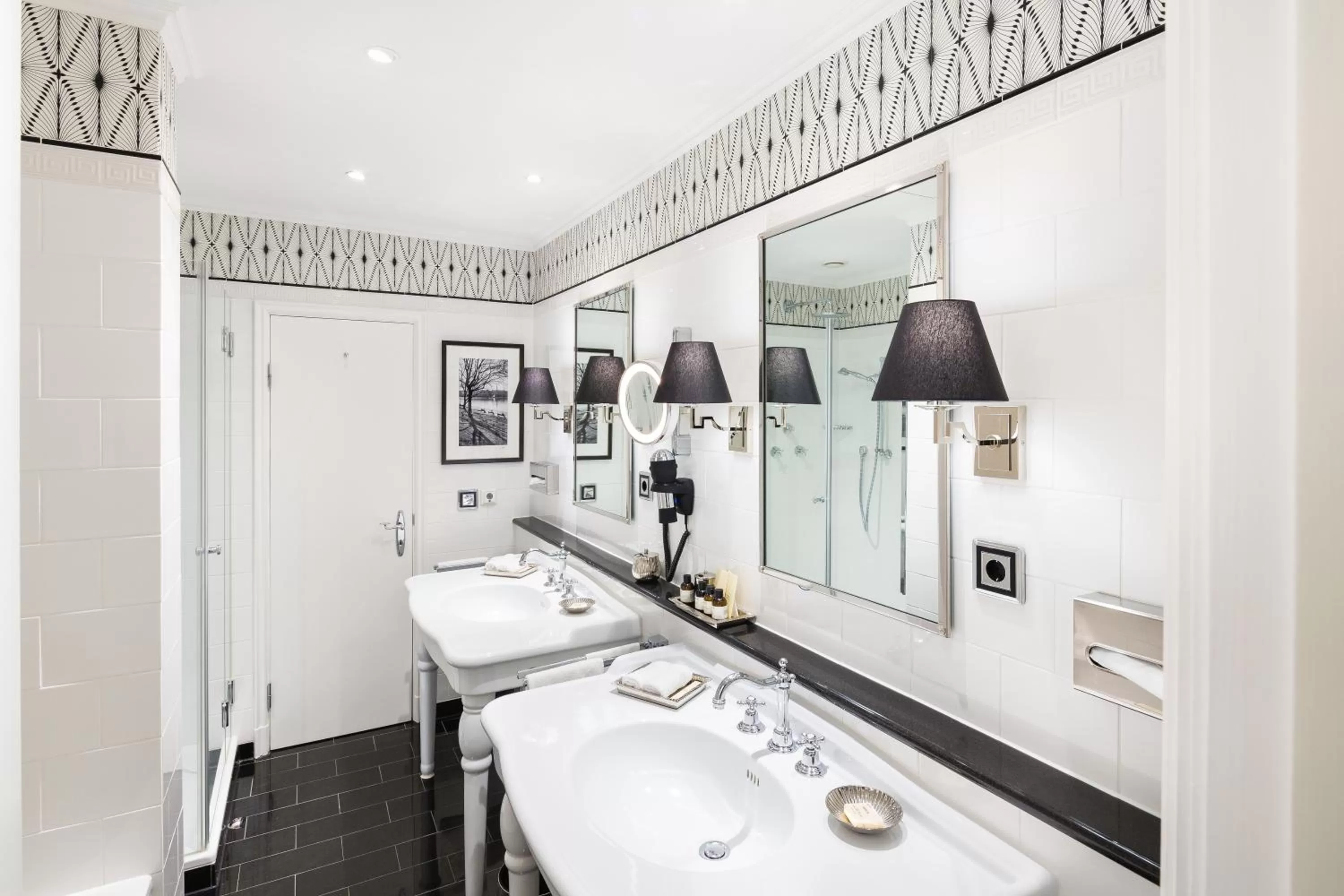 Bathroom in Fairmont Hotel Vier Jahreszeiten