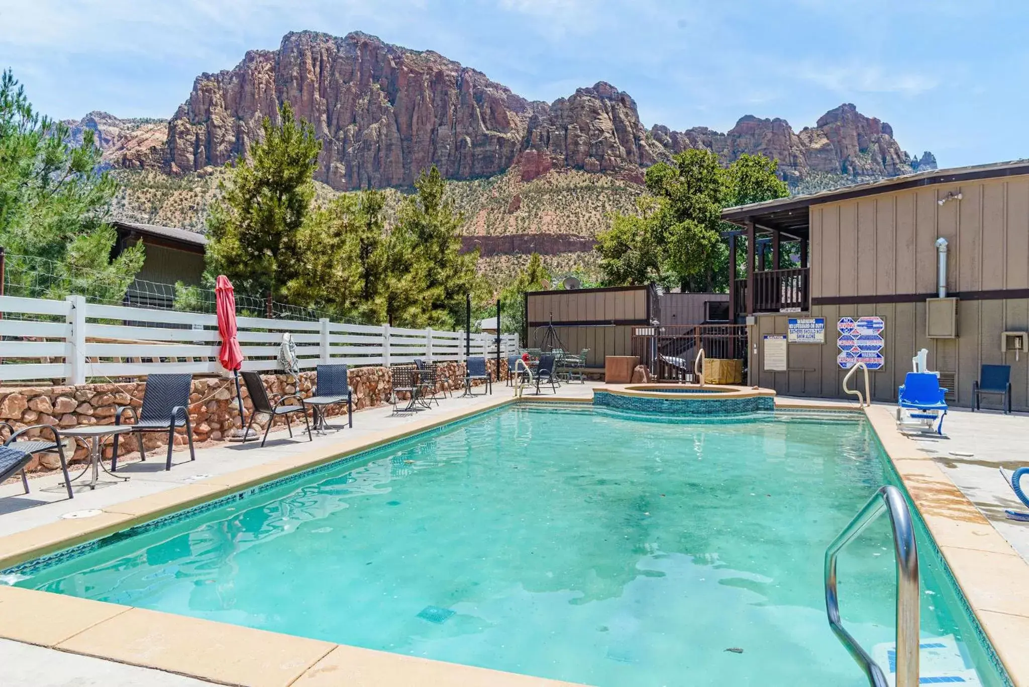 Swimming Pool in Pioneer Lodge Zion National Park-Springdale