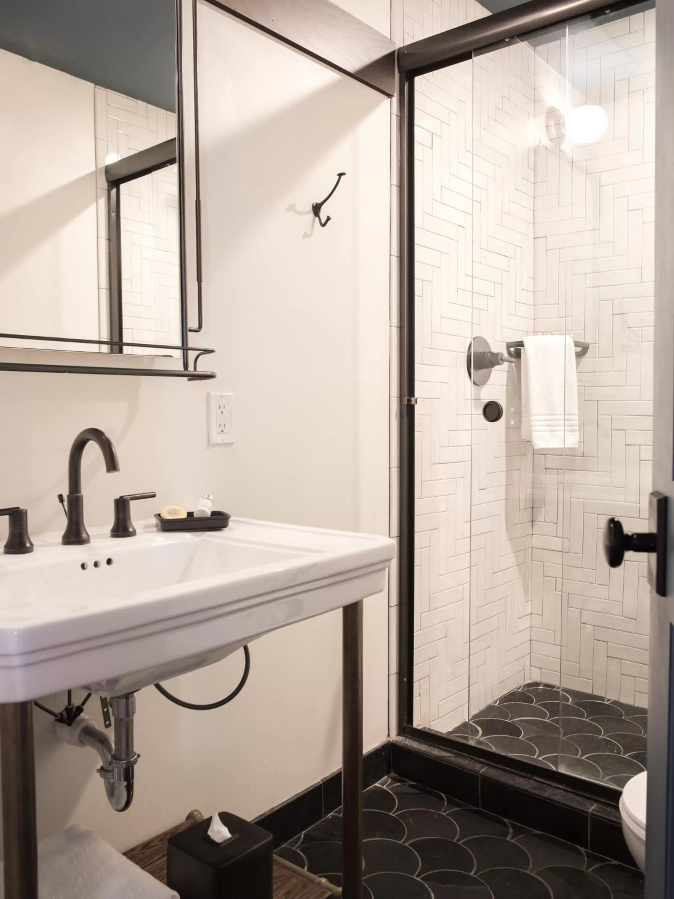 Bathroom in The Old No. 77 Hotel & Chandlery