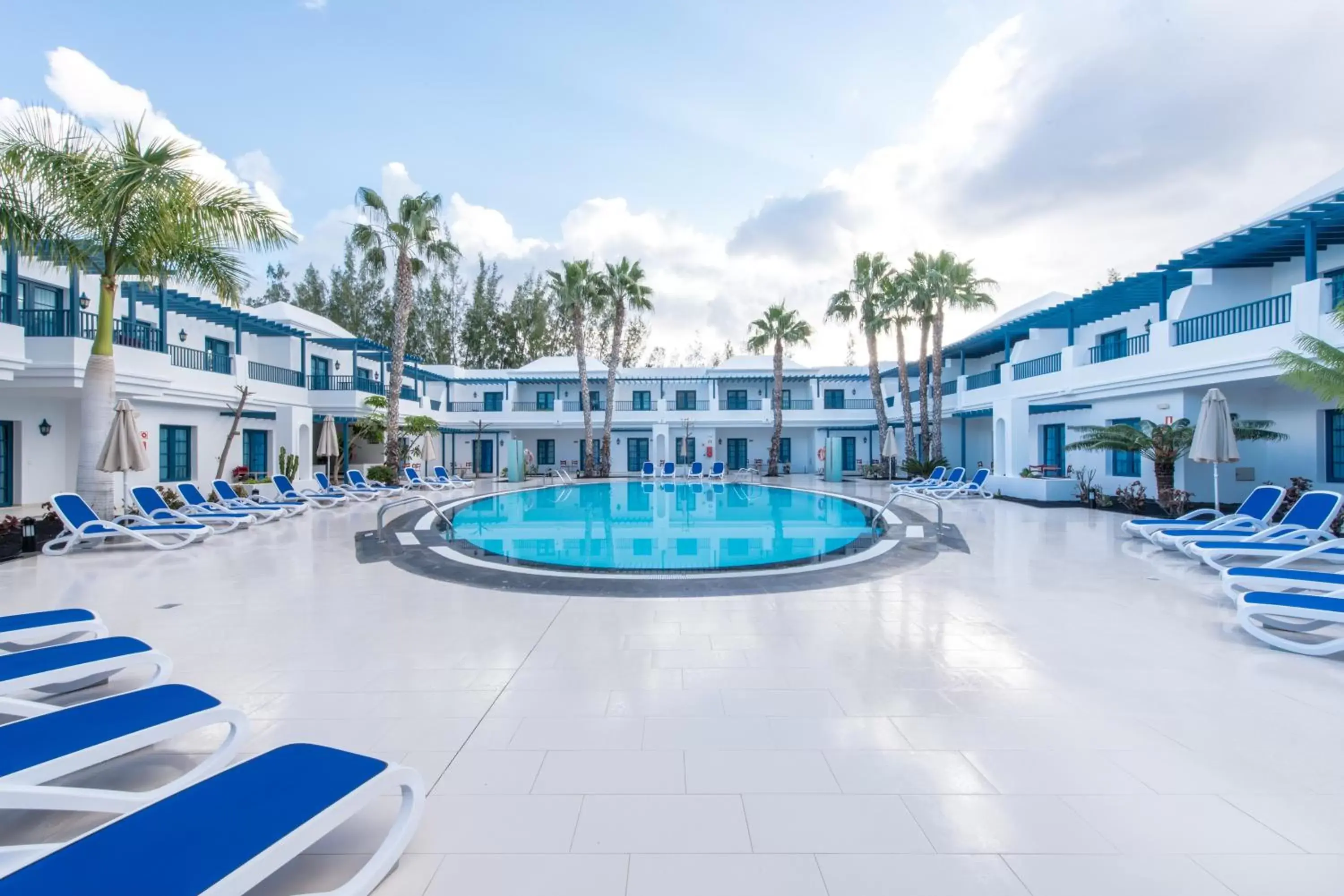 Swimming Pool in THB Tropical Island