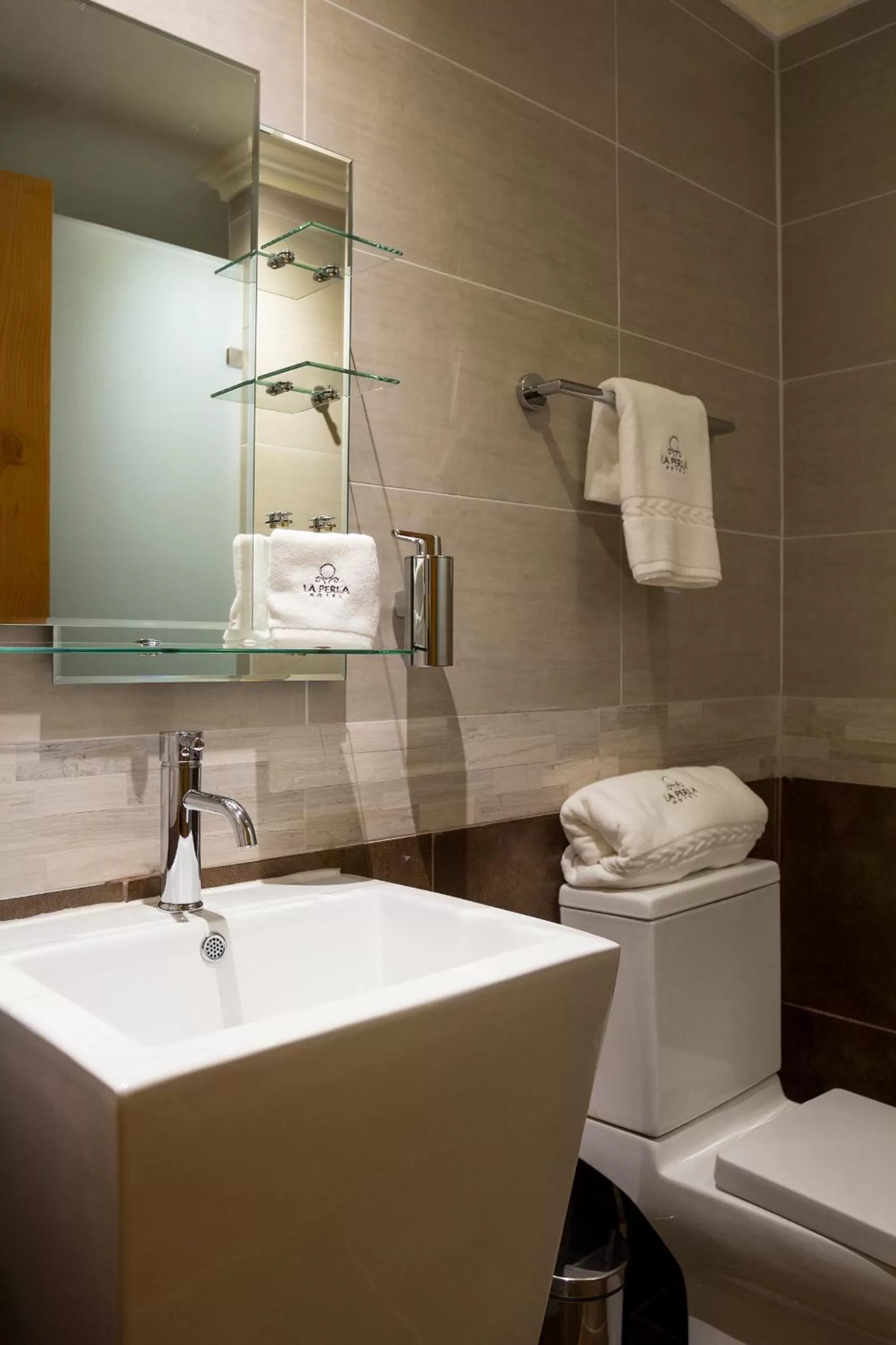 Bathroom in La Perla Hotel