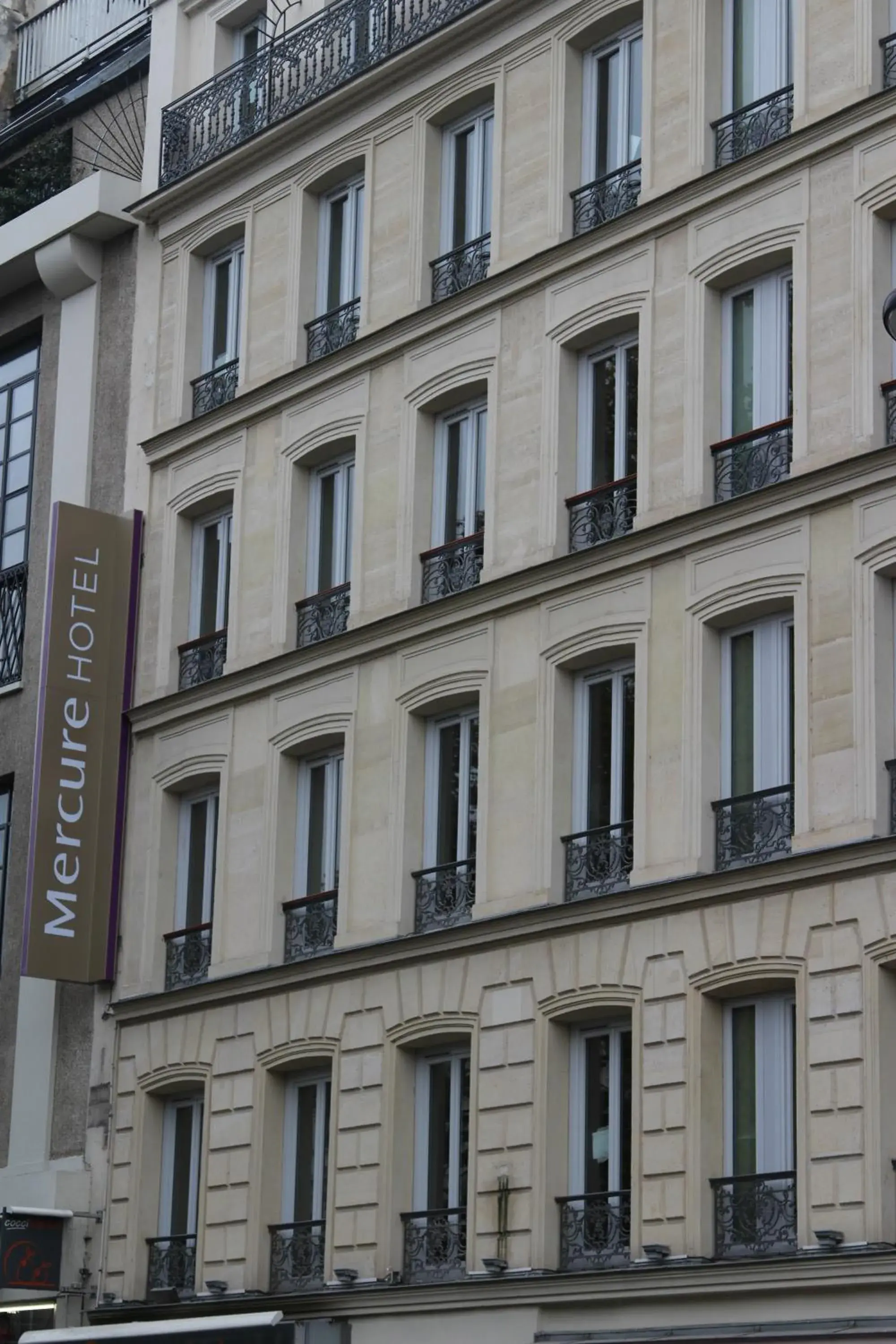 Facade/entrance, Property Building in Mercure Paris Pigalle Sacre Coeur