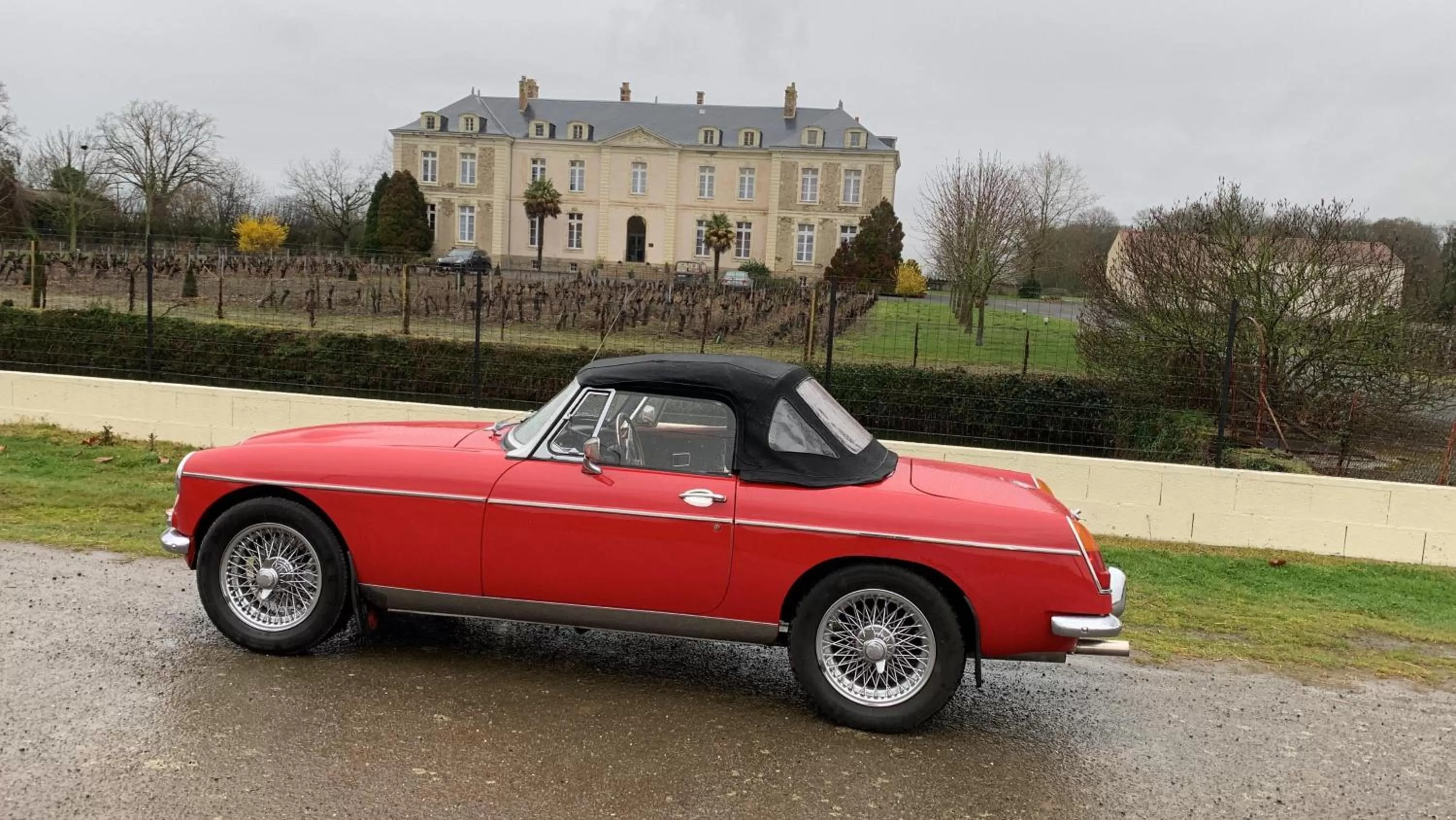Property building in Hôtel Particulier CHÂTEAU DES MARAIS Proximité et vue sur le Lac de Grand lieu