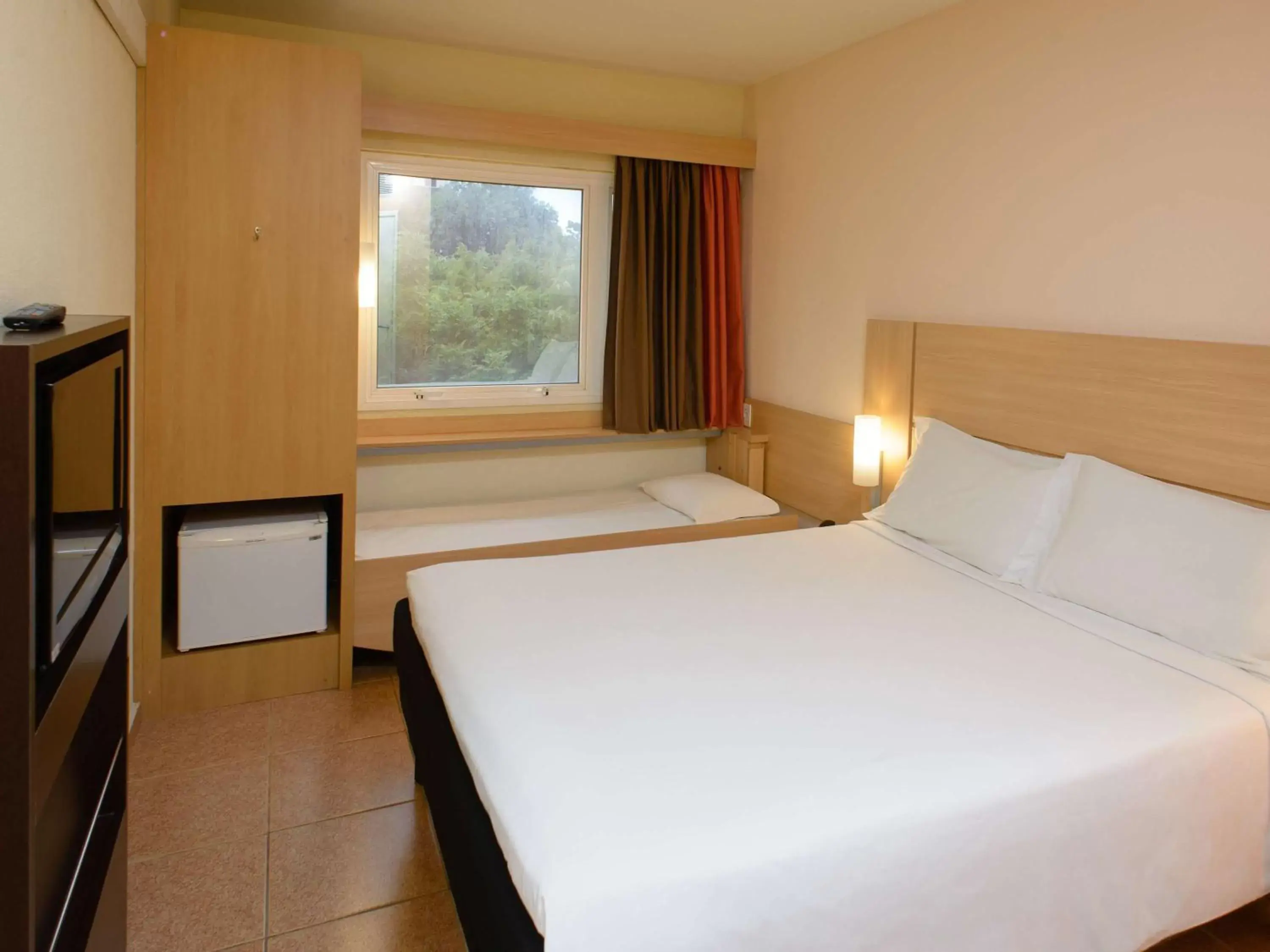 Photo of the whole room, Bed in ibis Aracaju