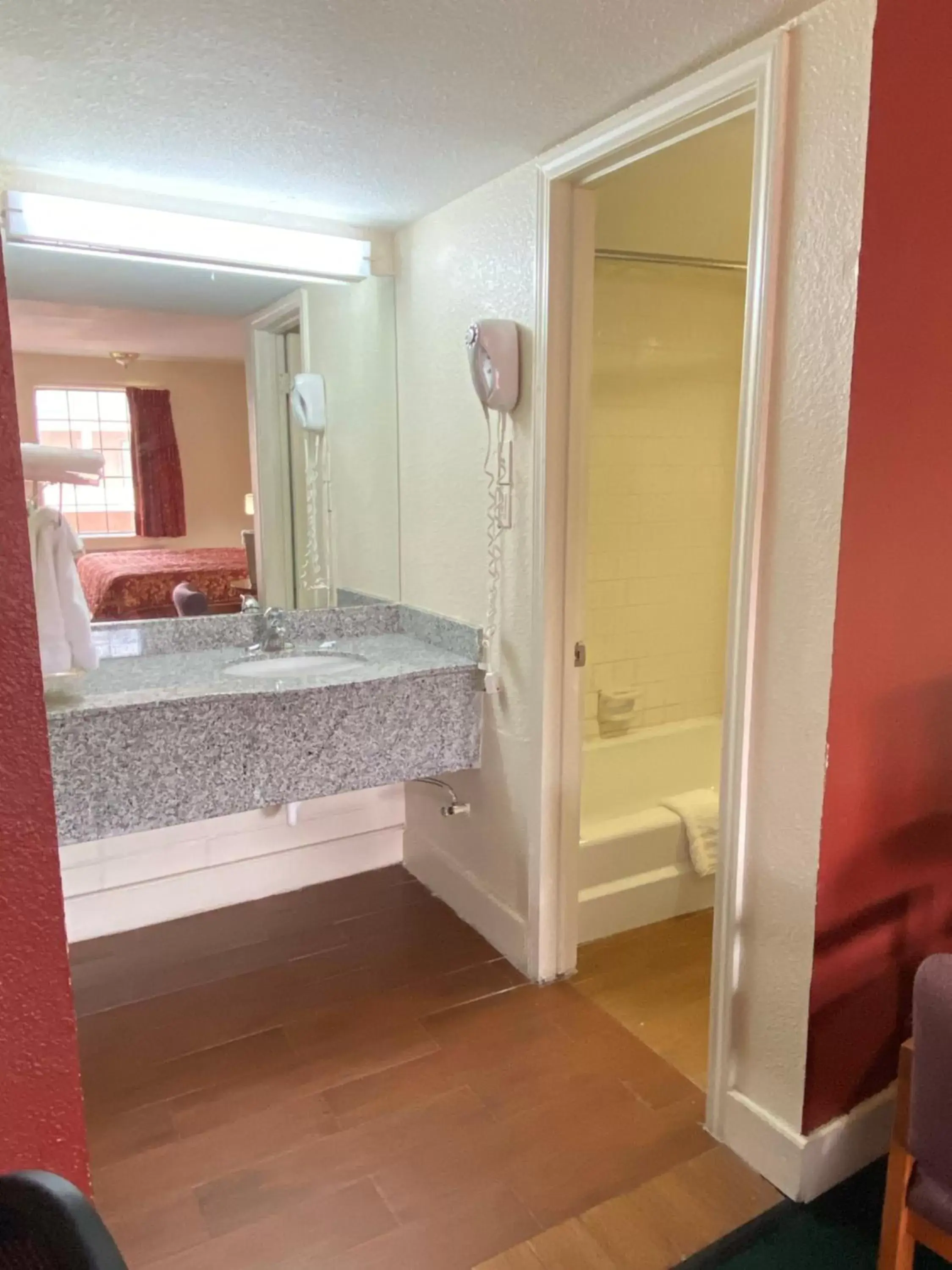 Bath, Bathroom in Travel Inn lackland Sea World