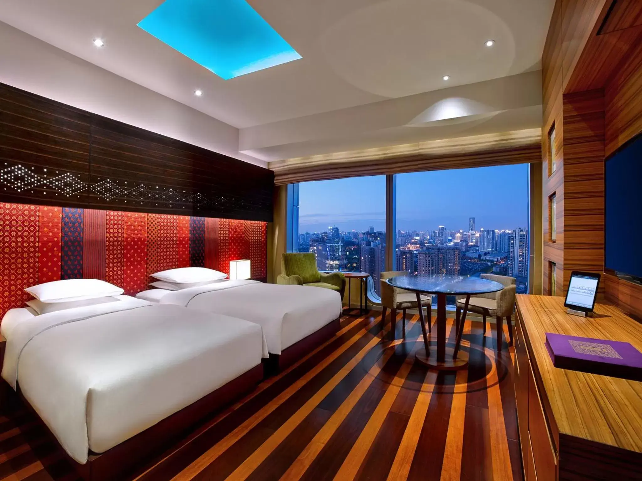 Twin Room in Andaz Xintiandi Shanghai-Free Minibar & Lounge Happy Hour