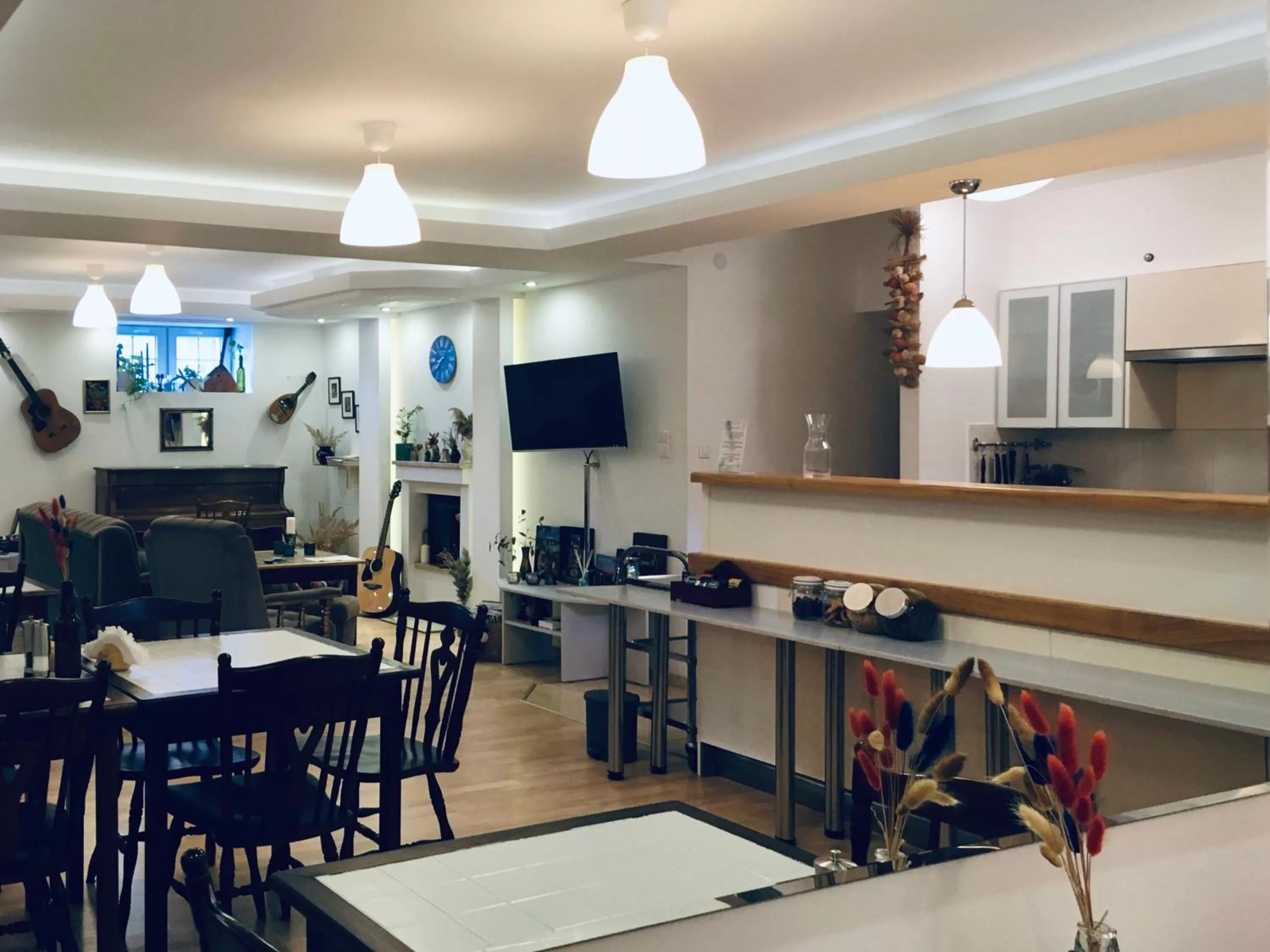 Restaurant/places to eat in Villa MB