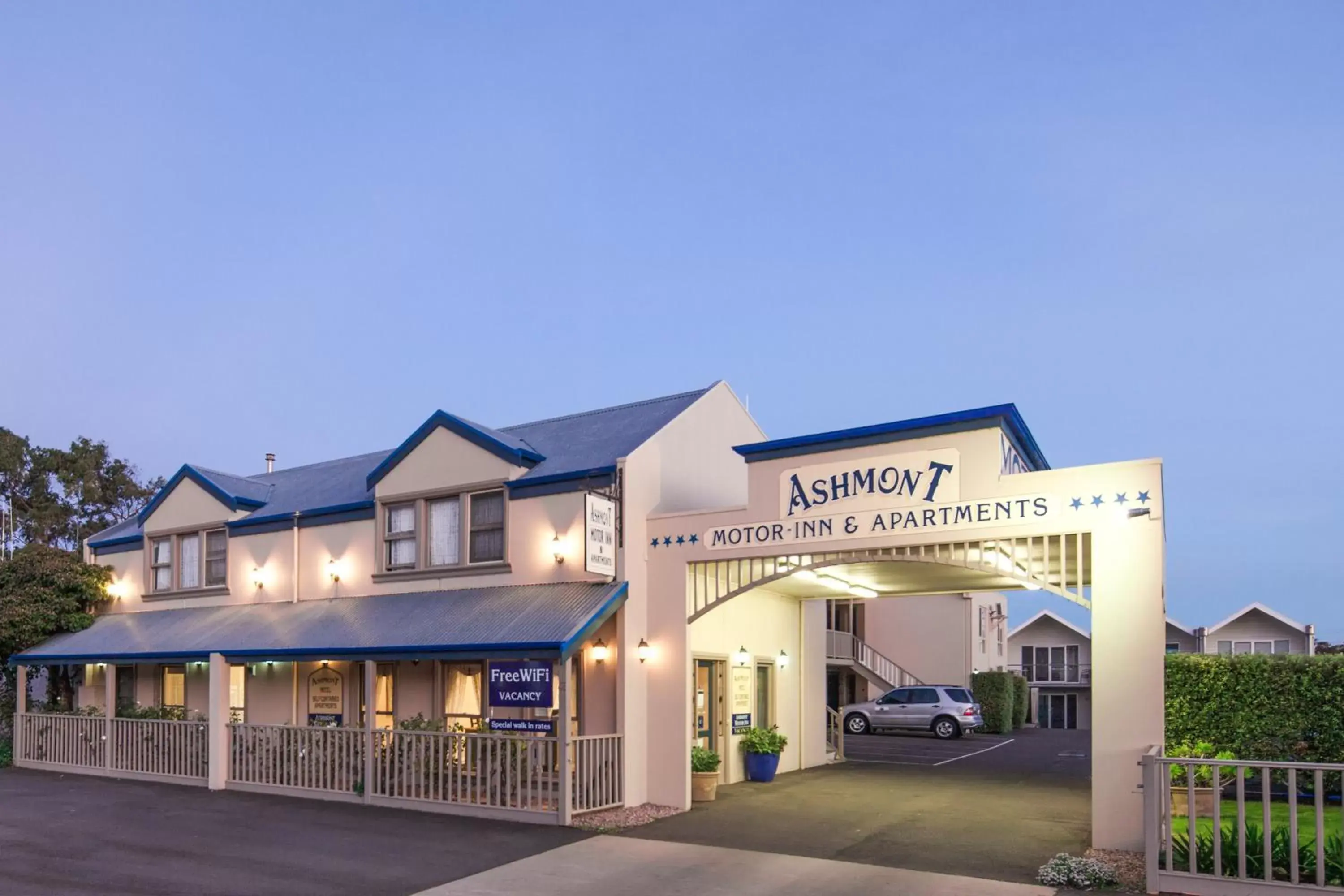 Facade/entrance, Property Building in Ashmont Motel and Apartments