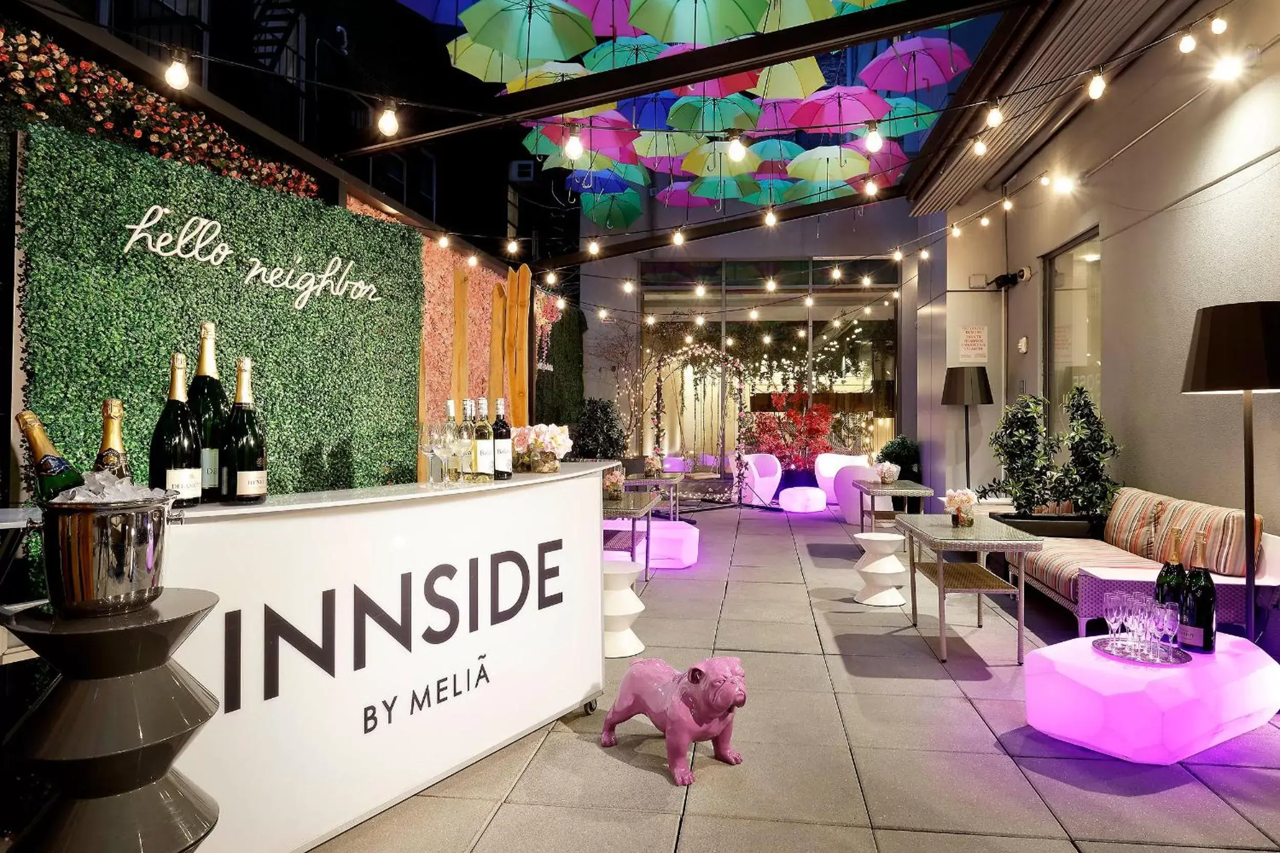 Lounge or bar in INNSiDE by Meliá New York Nomad