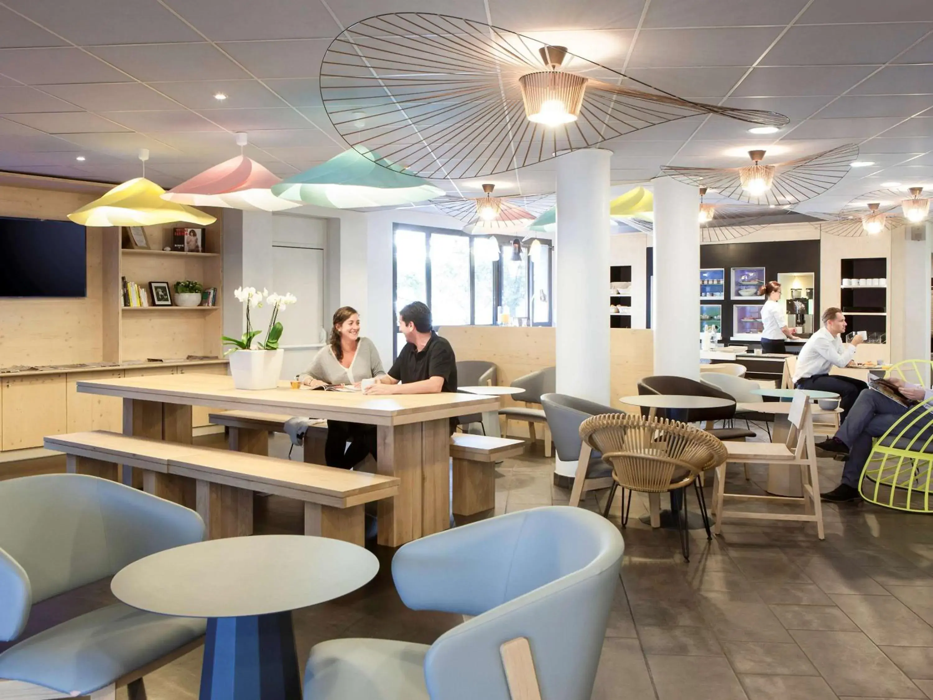 Restaurant/places to eat in Novotel Suites Paris Stade de France