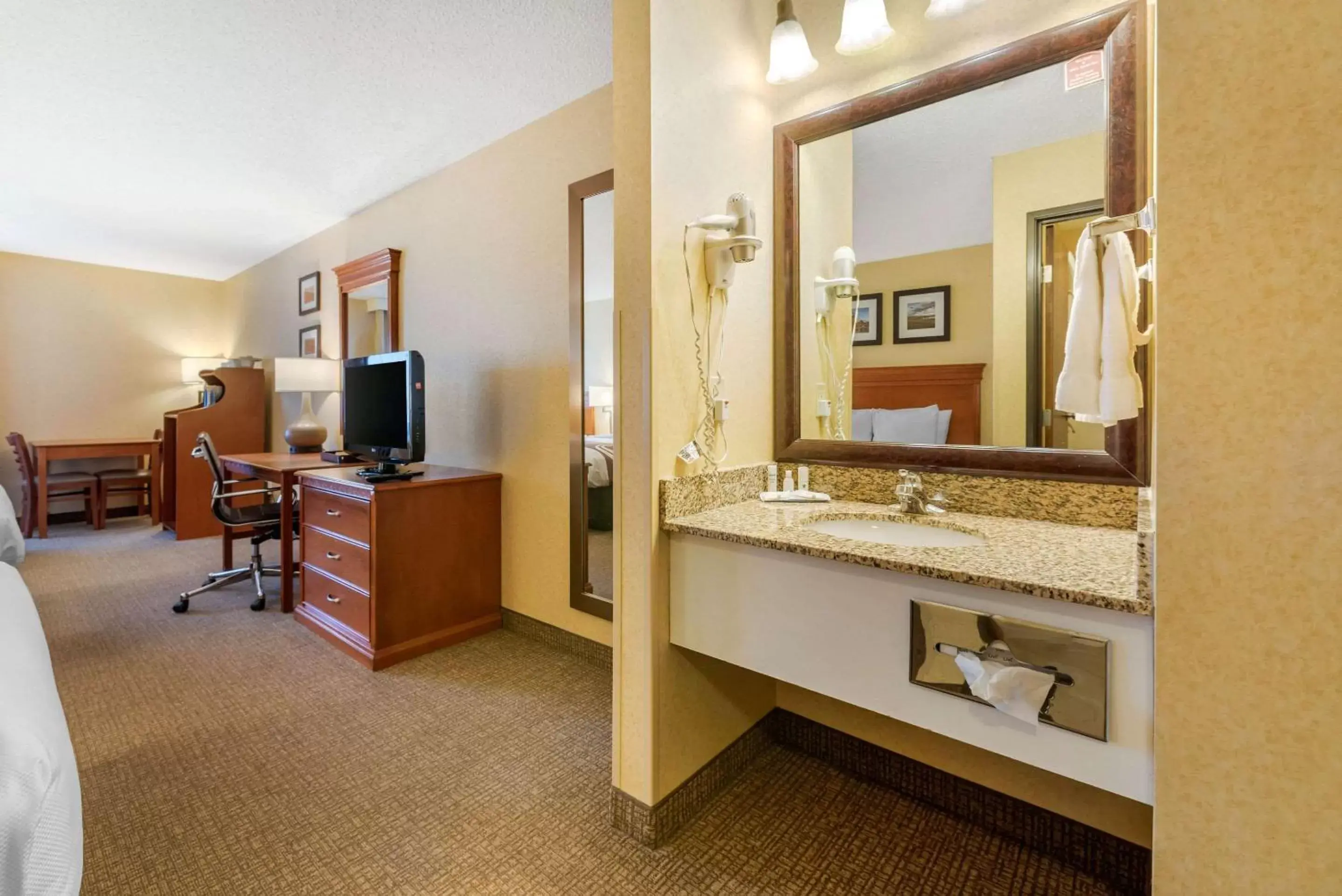 Photo of the whole room, Bathroom in Quality Inn I-25