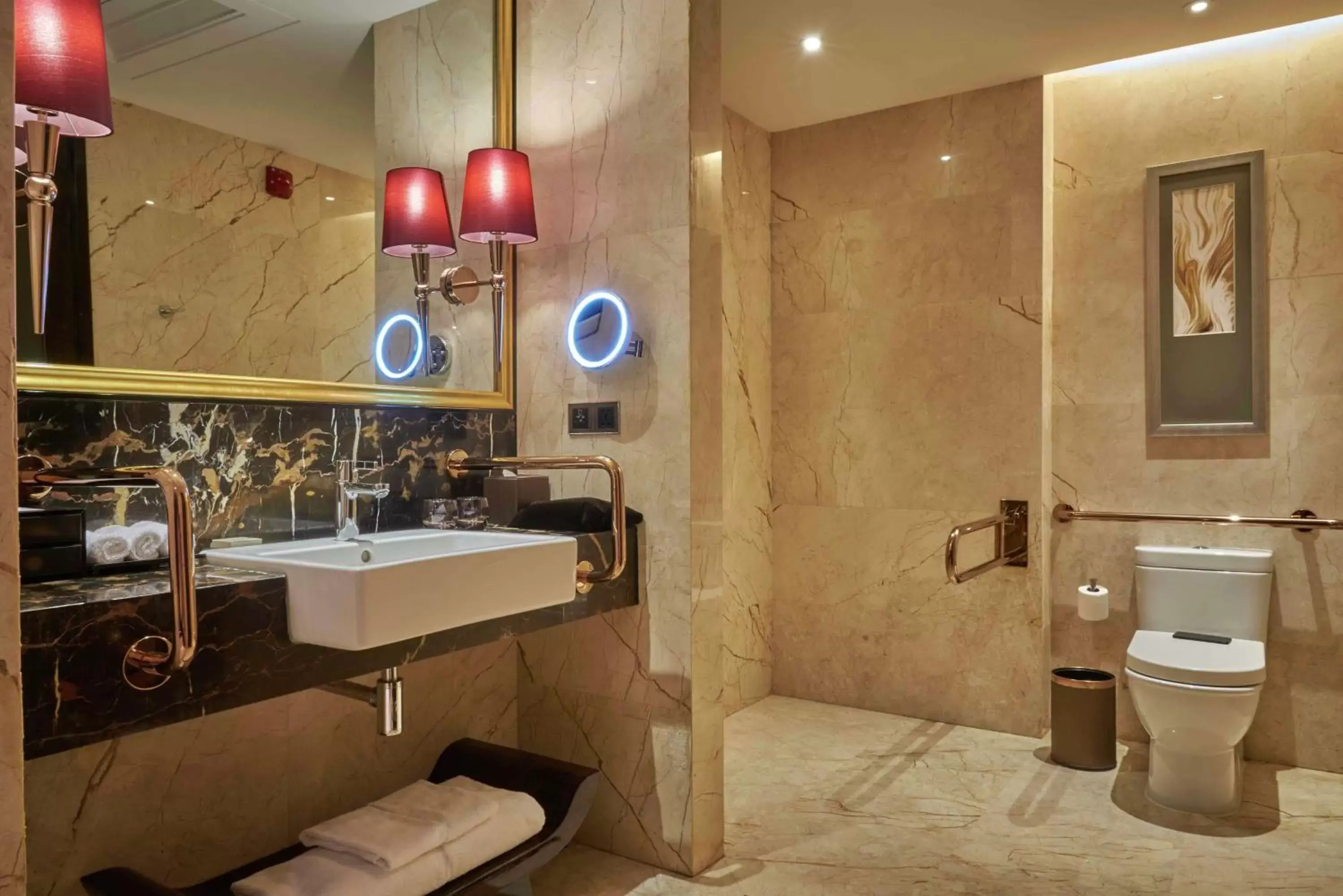 Bathroom in Hilton Zhengzhou