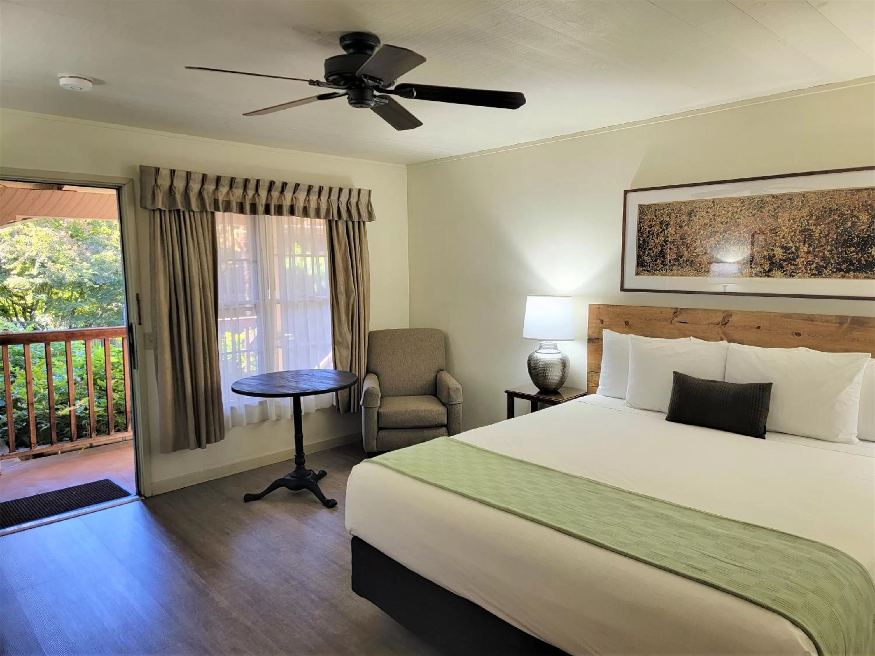 Bedroom, Bed in El Pueblo Inn