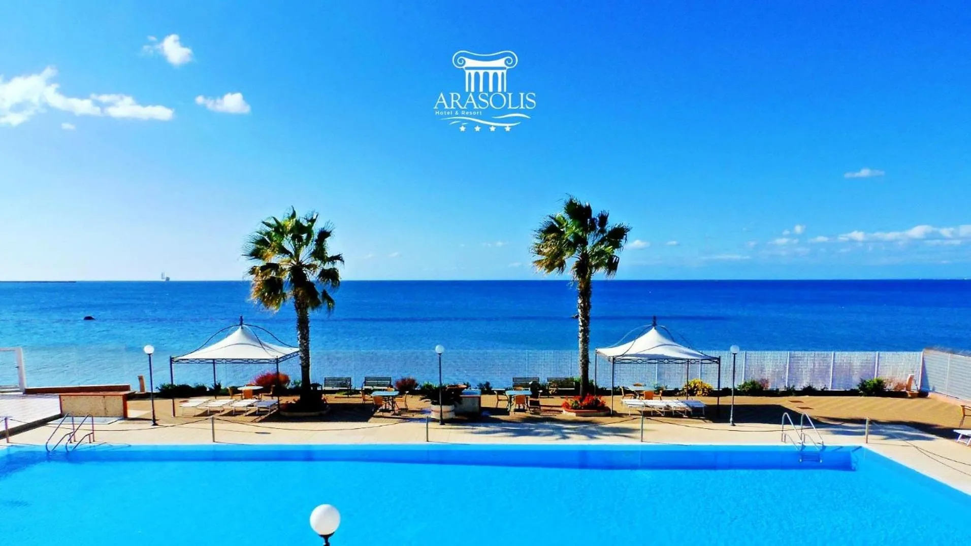 Pool view in Apulia Hotel Taranto Ara Solis