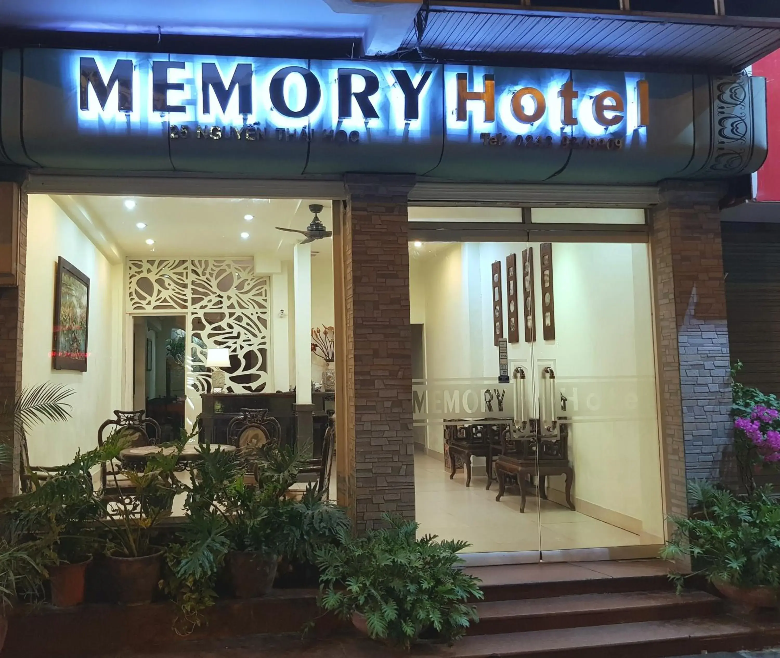 Facade/entrance in Memory Hotel