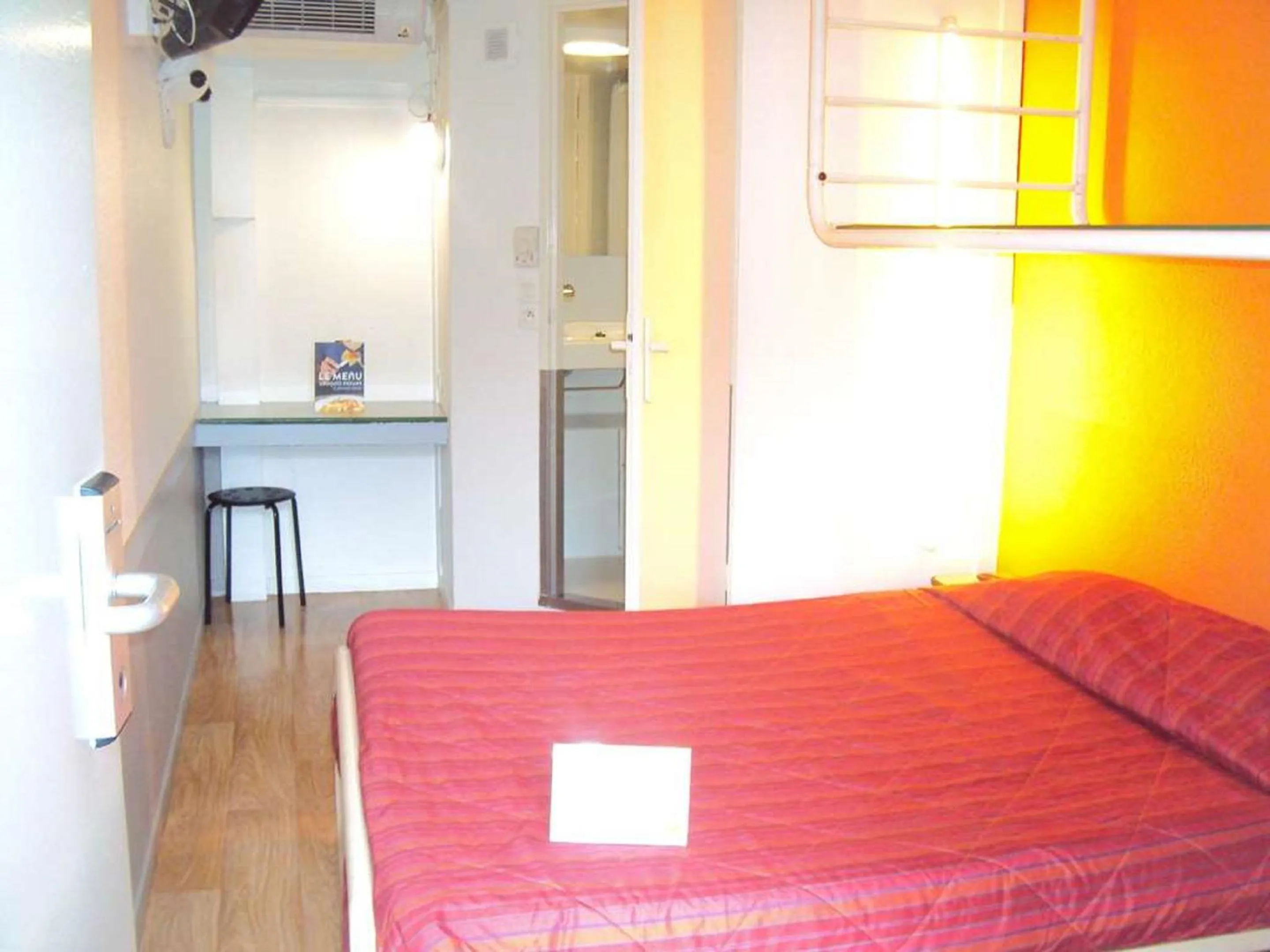 Bedroom, Bed in Premiere Classe St Etienne Nord Villars