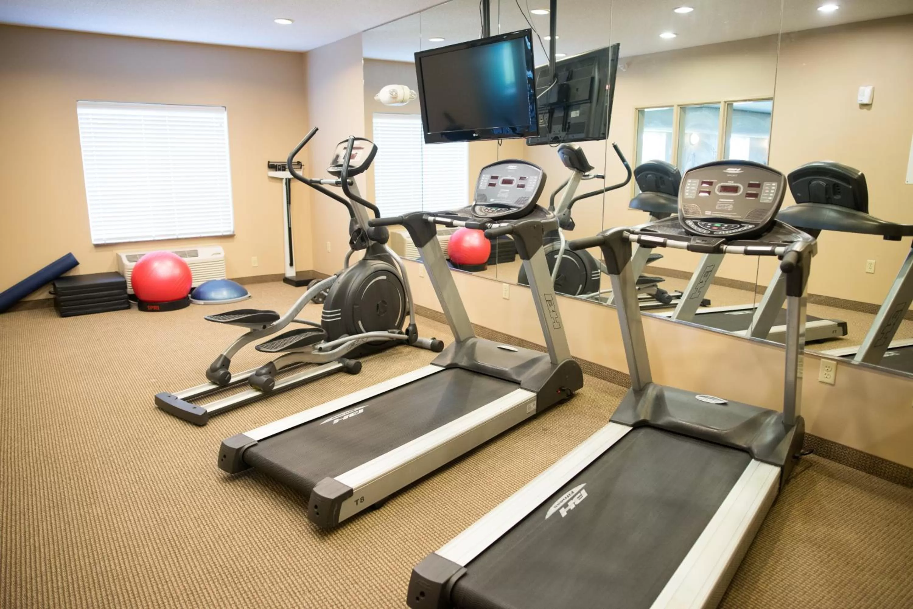 Spa and wellness centre/facilities in Holiday Inn Express & Suites Northwood by IHG