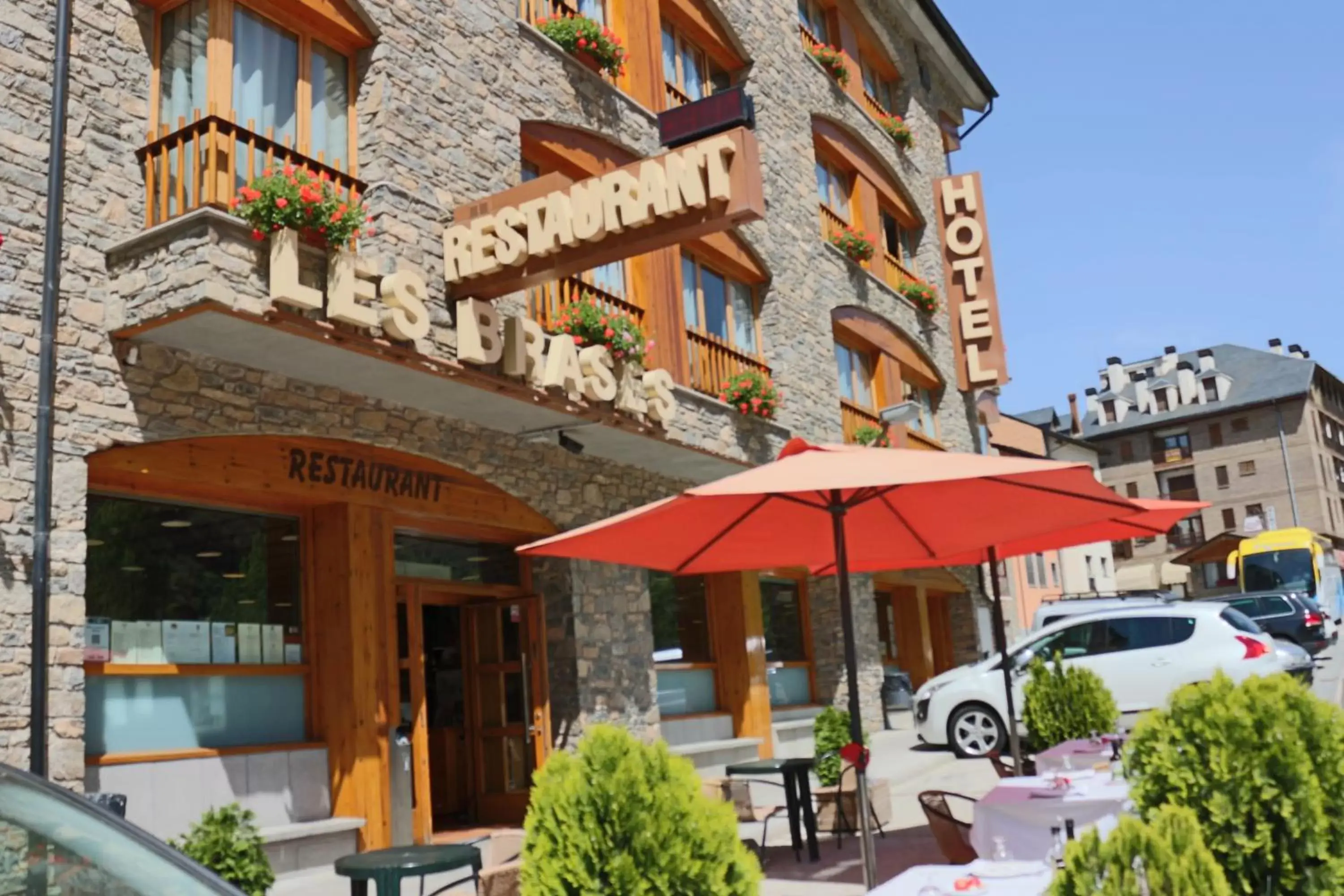 Facade/entrance in Hotel Restaurant Les Brases