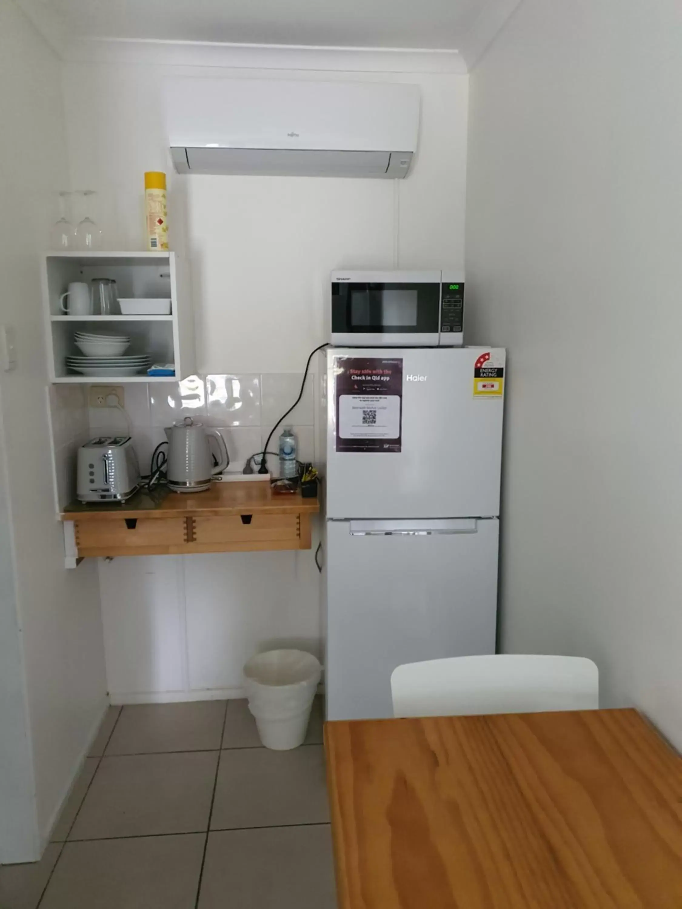 Kitchen/Kitchenette in Beerwah Motor Lodge