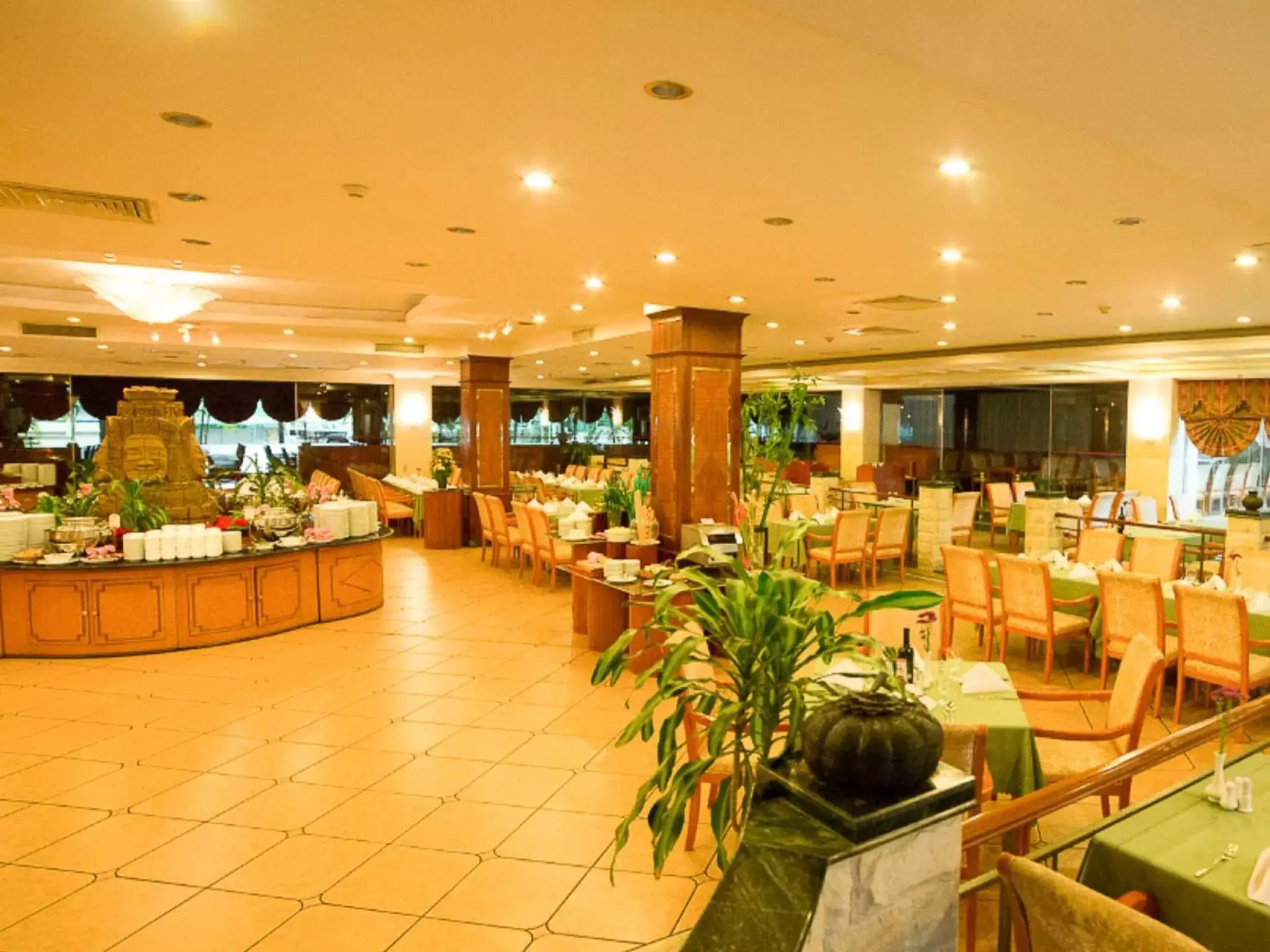 Restaurant/Places to Eat in Phnom Penh Hotel
