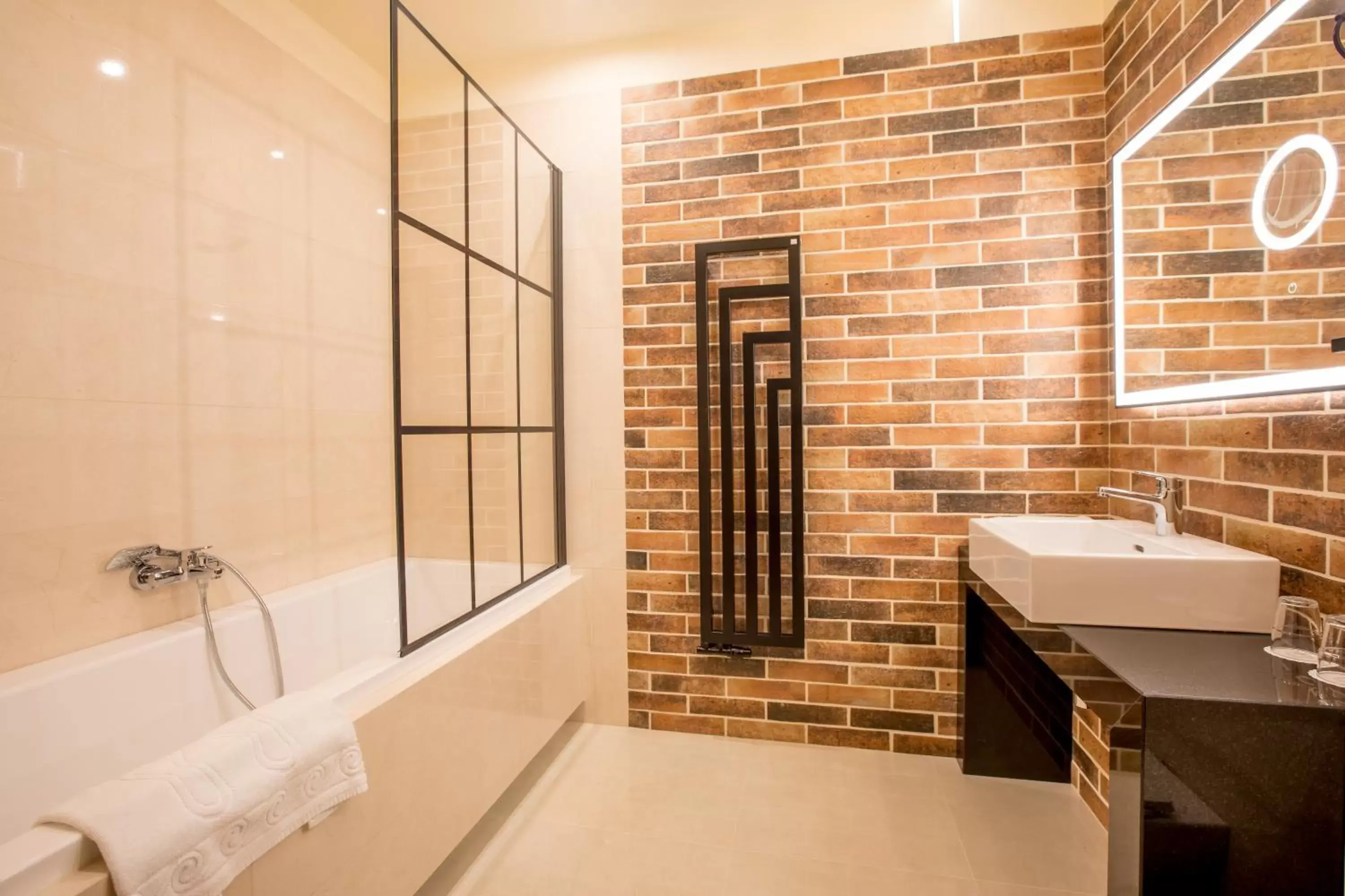 Shower, Bathroom in Hotel Diament Plaza Katowice