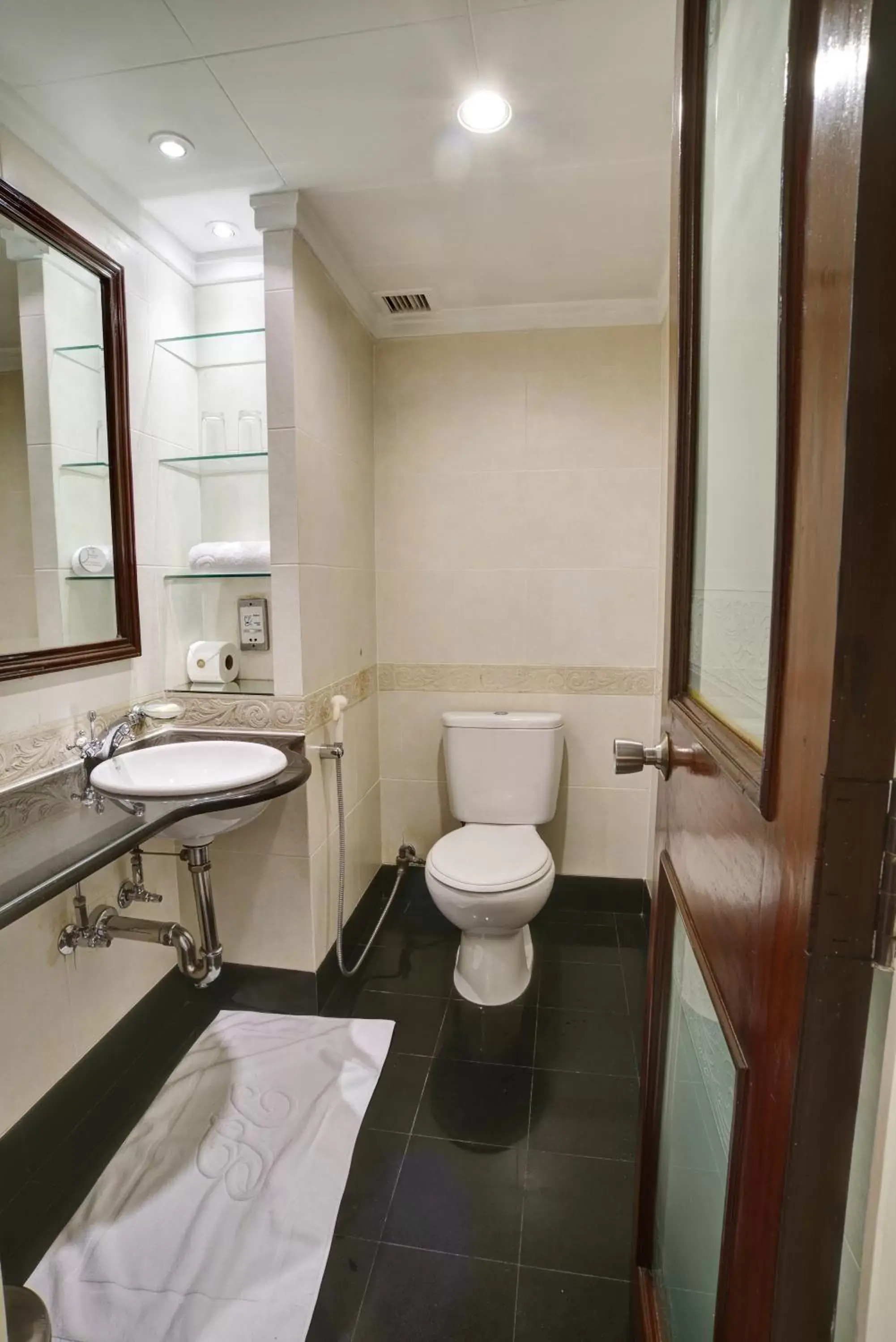 Bathroom in Pearl Continental Hotel, Karachi