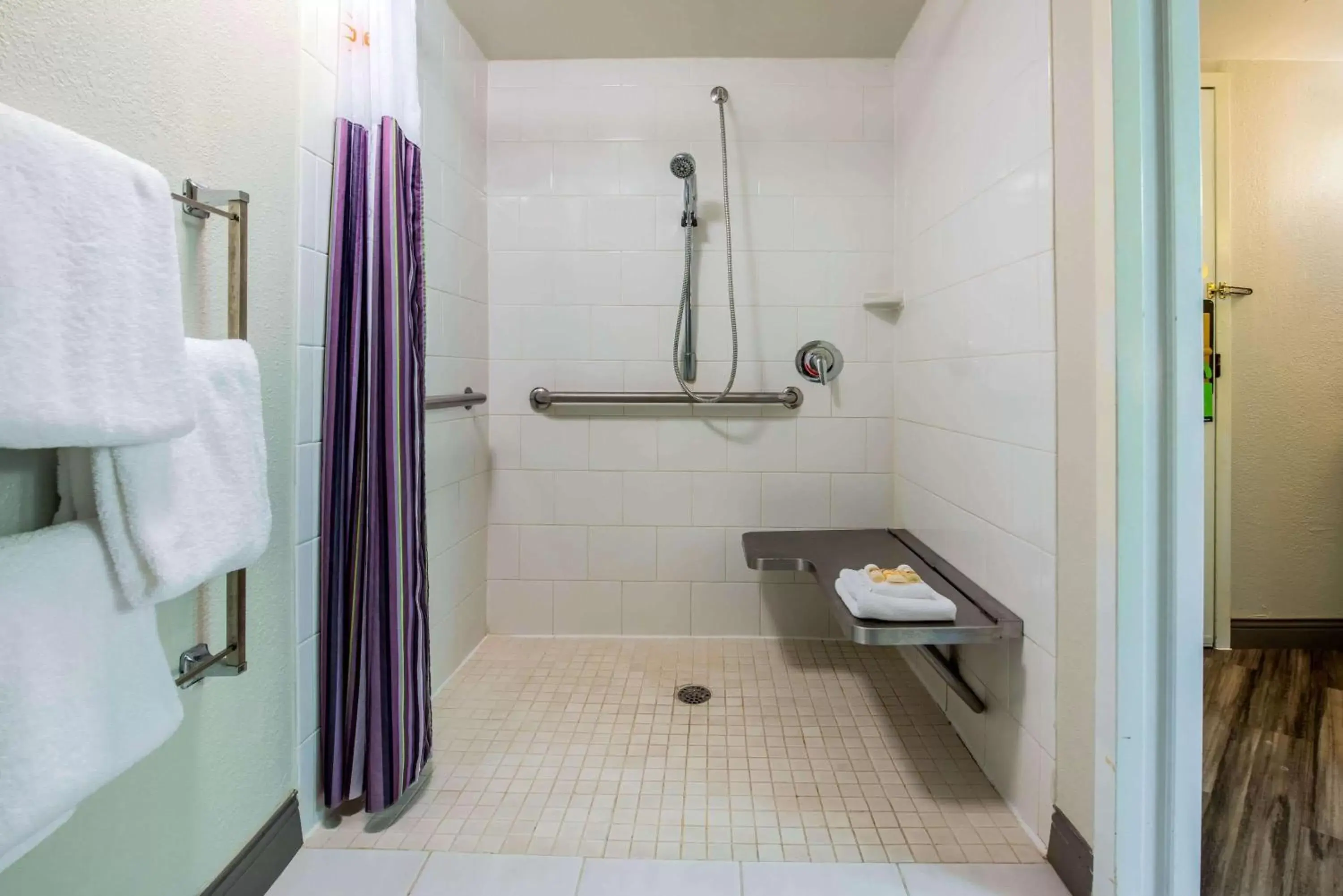 Shower, Bathroom in La Quinta by Wyndham Fort Lauderdale Tamarac