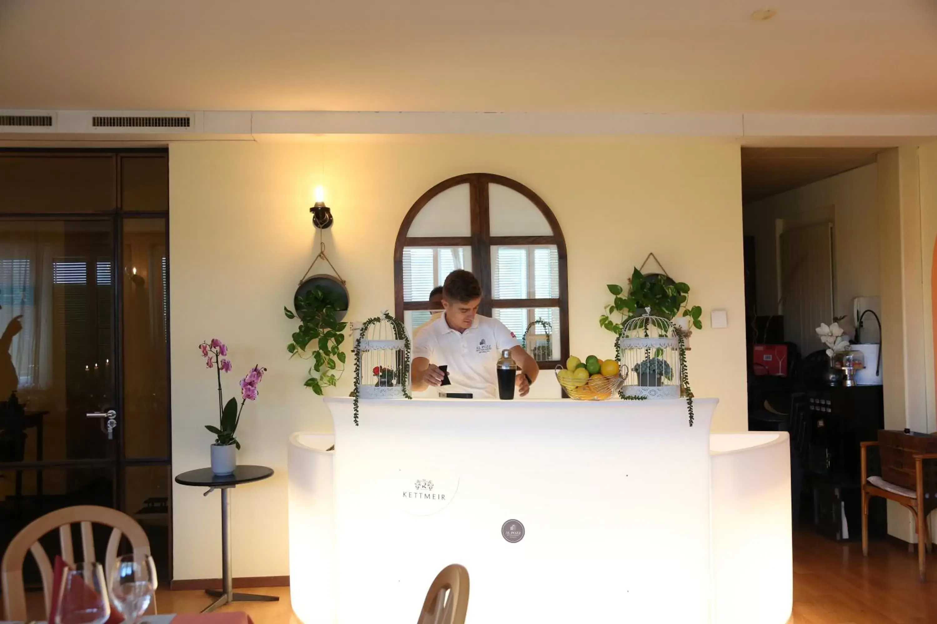 Restaurant/places to eat, Staff in Al Pozz Boutique Resort