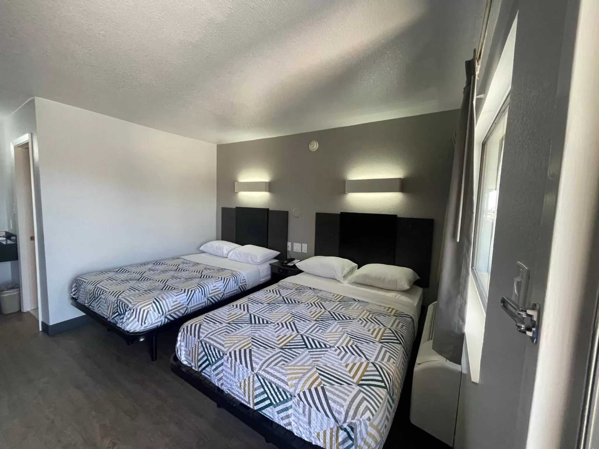 Bed in Motel 6 Denton, TX - UNT