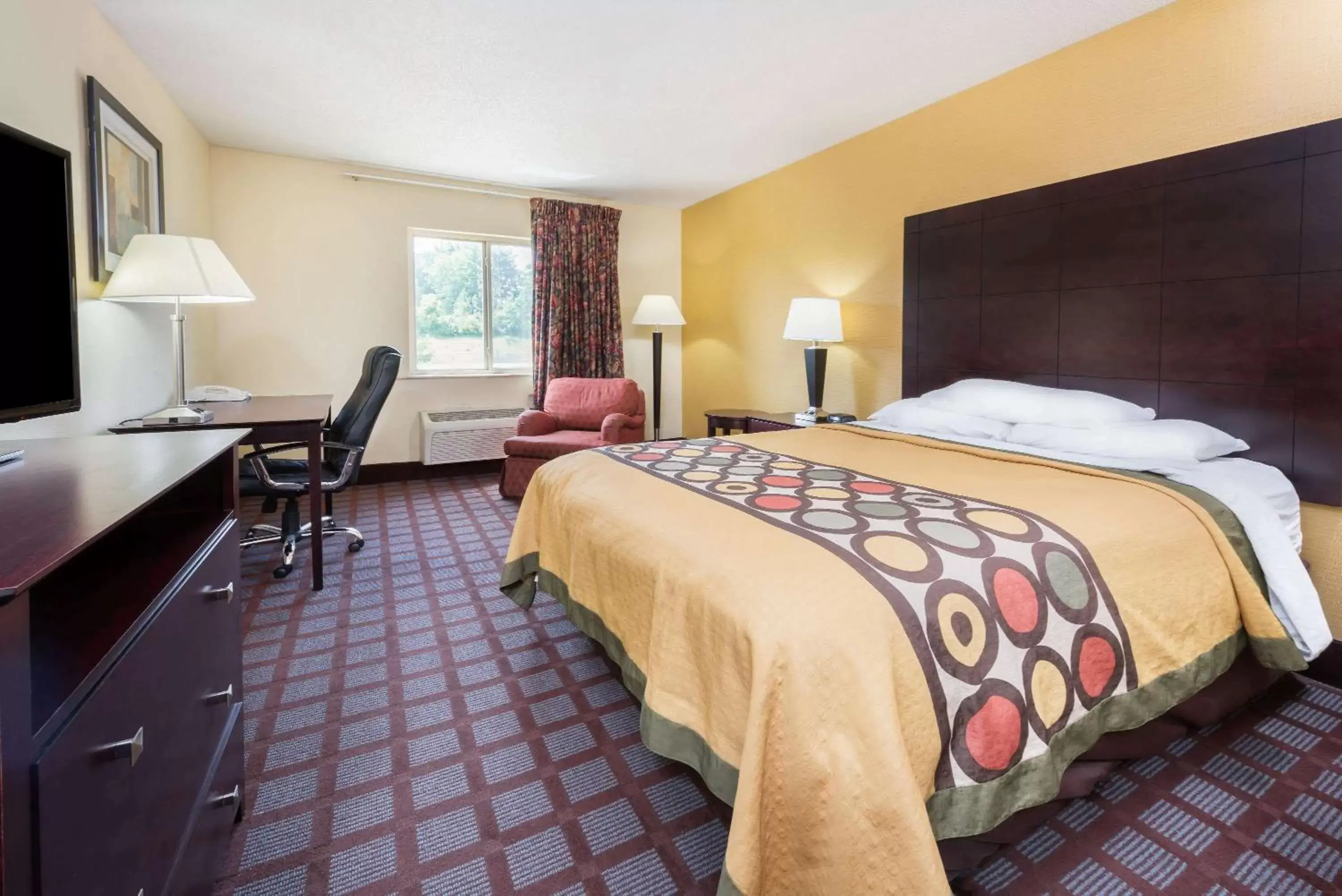 Photo of the whole room, Bed in Super 8 by Wyndham Bloomington, Indiana