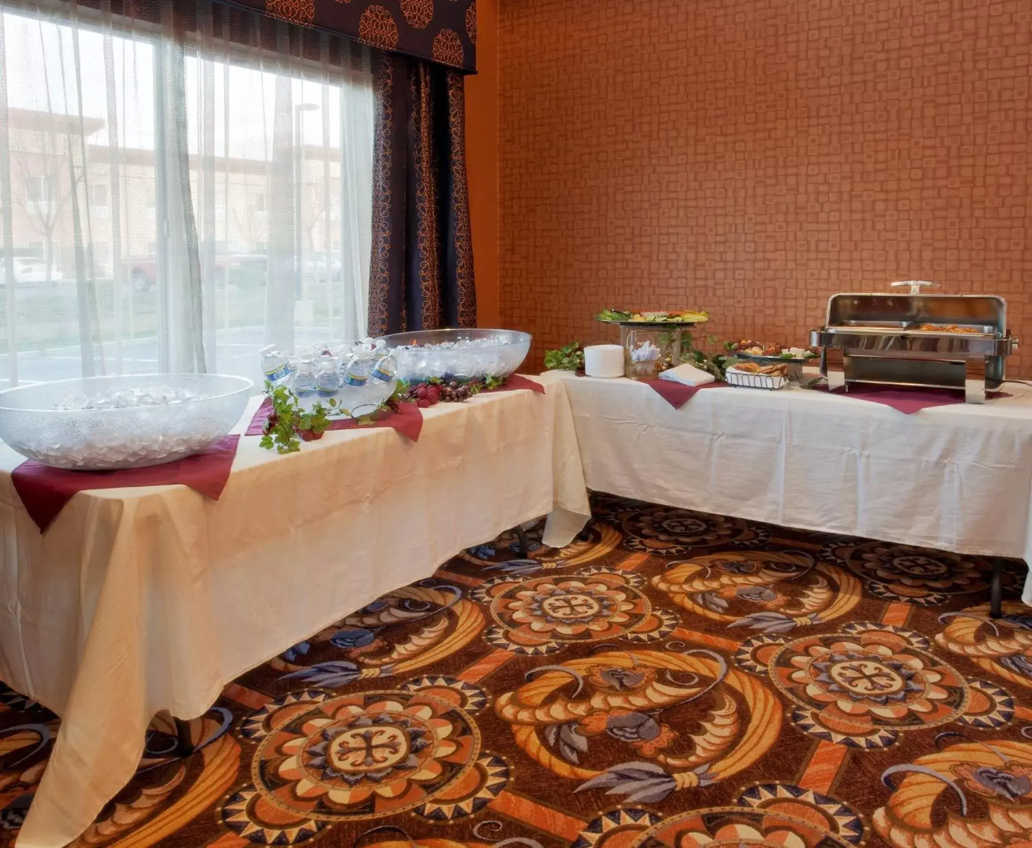 Restaurant/places to eat in Holiday Inn Express & Suites Sacramento NE Cal Expo, an IHG Hotel