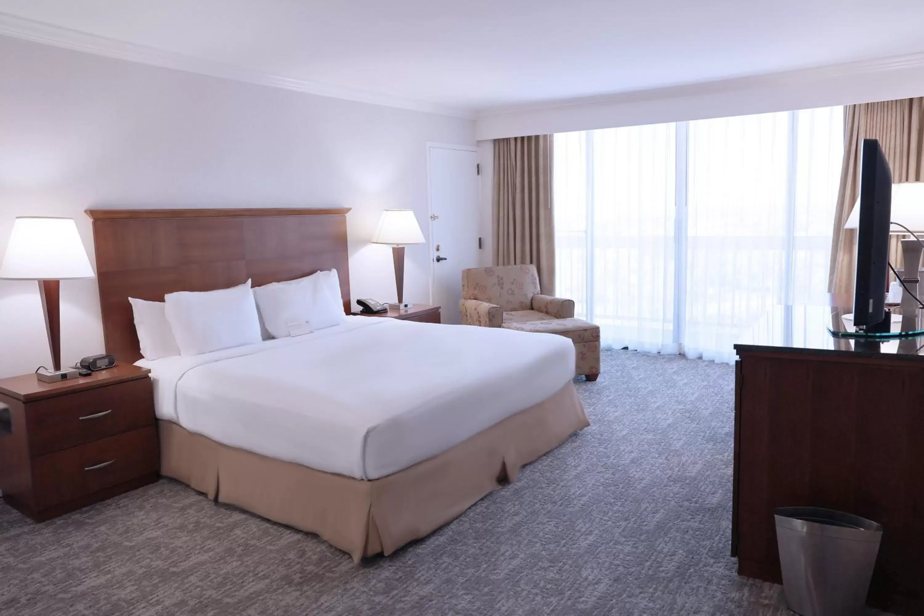 Bed in Ontario Airport Hotel & Conference Center